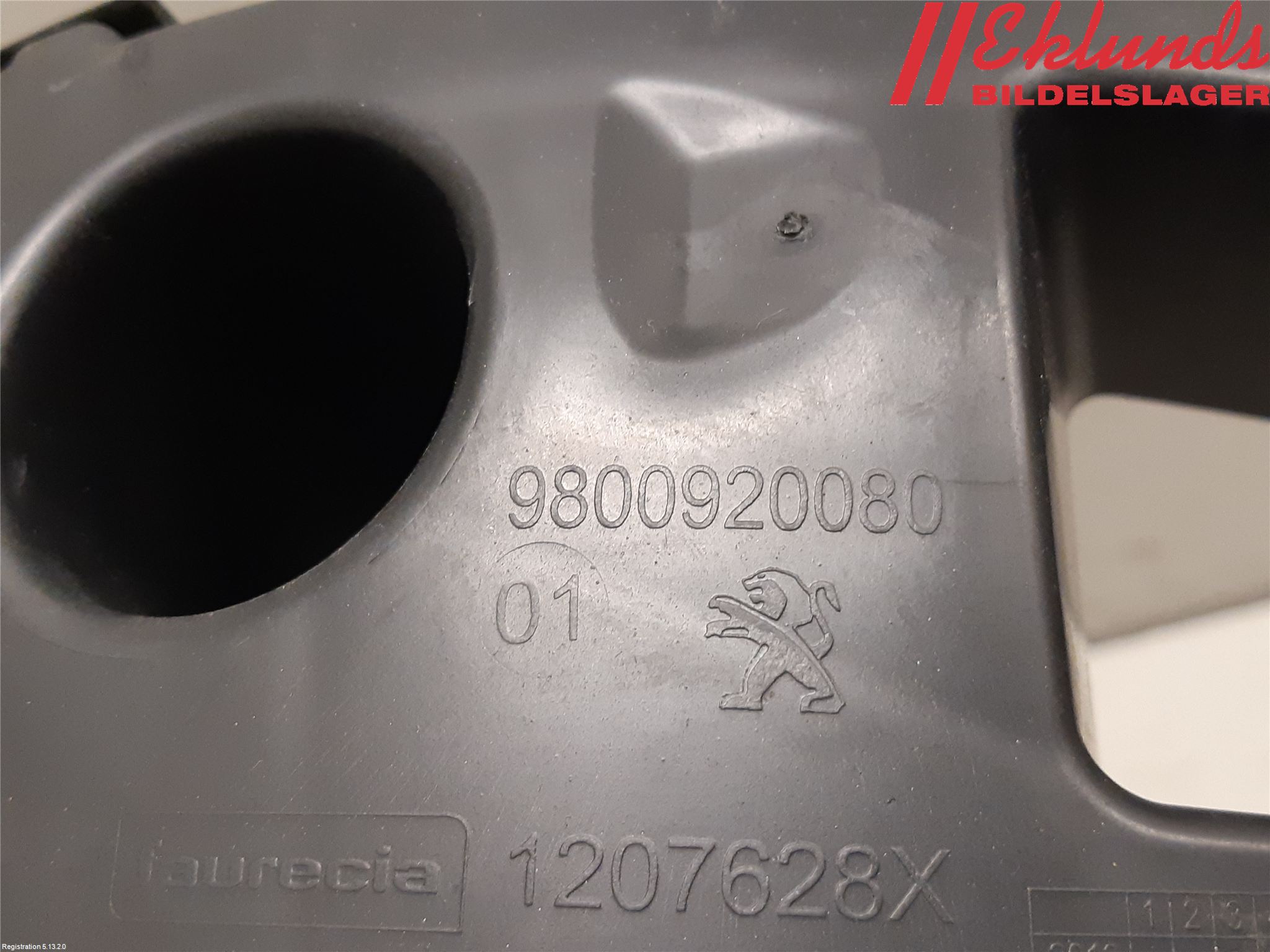 Peugeot 308 14-21 Stötfångarfäste Bak Hö
