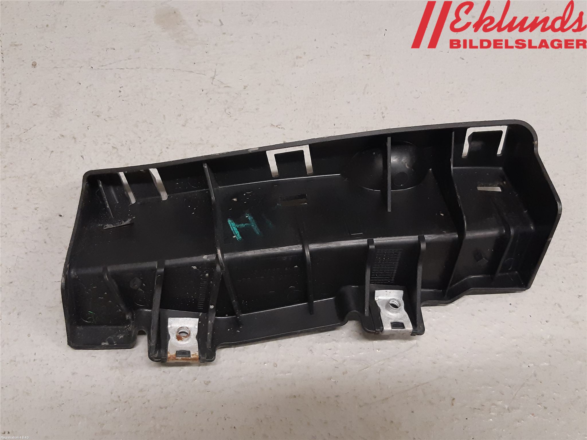 Fiat TIPO/CROSS 16- Strålkast Fästsarg