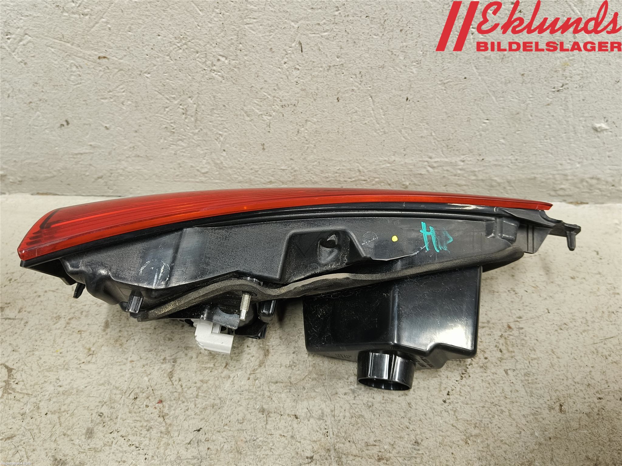 Nissan QASHQAI 14-17 Bakljus Lucka Hö