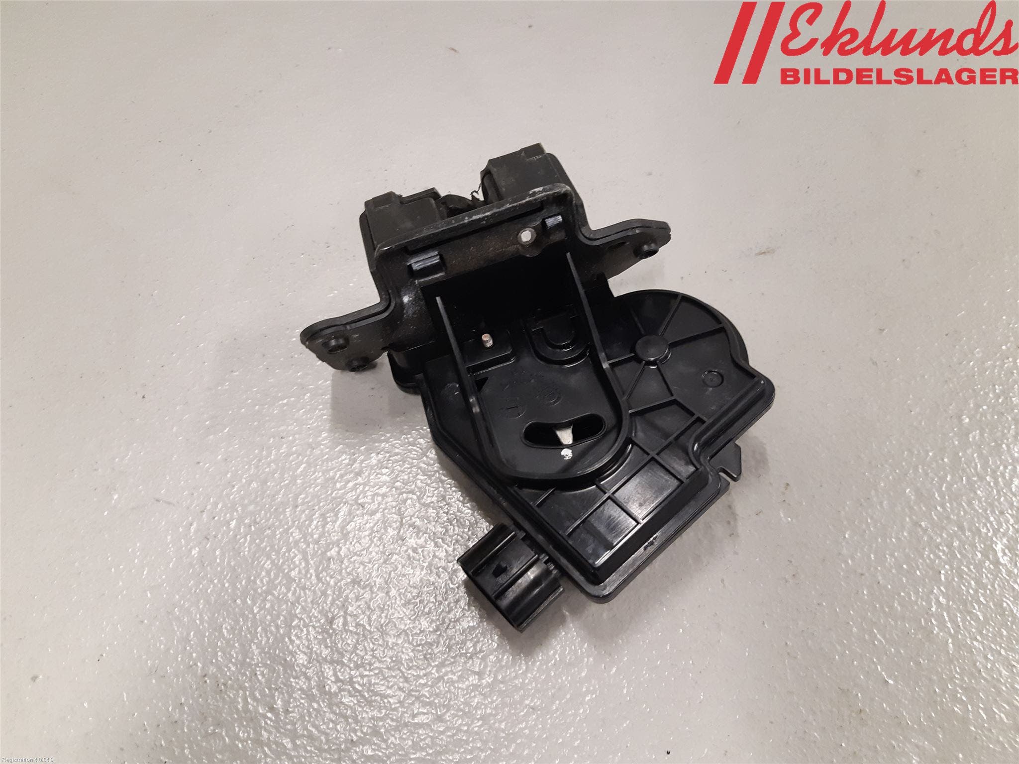 Toyota AVENSIS 09-15 Låskista Baklucka