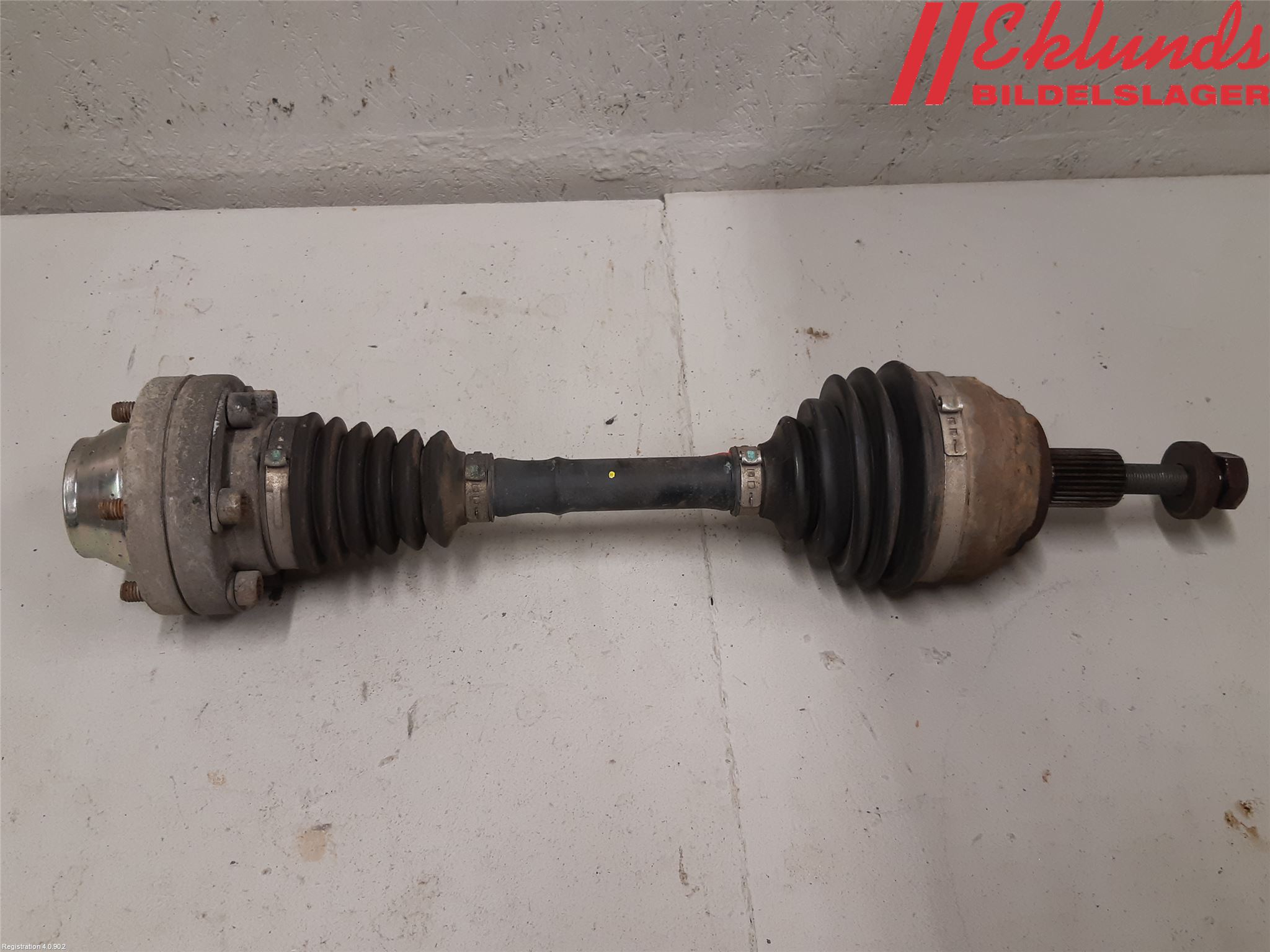 Volkswagen VW AMAROK 2H 10-22 Drivaxel Fram Vänster