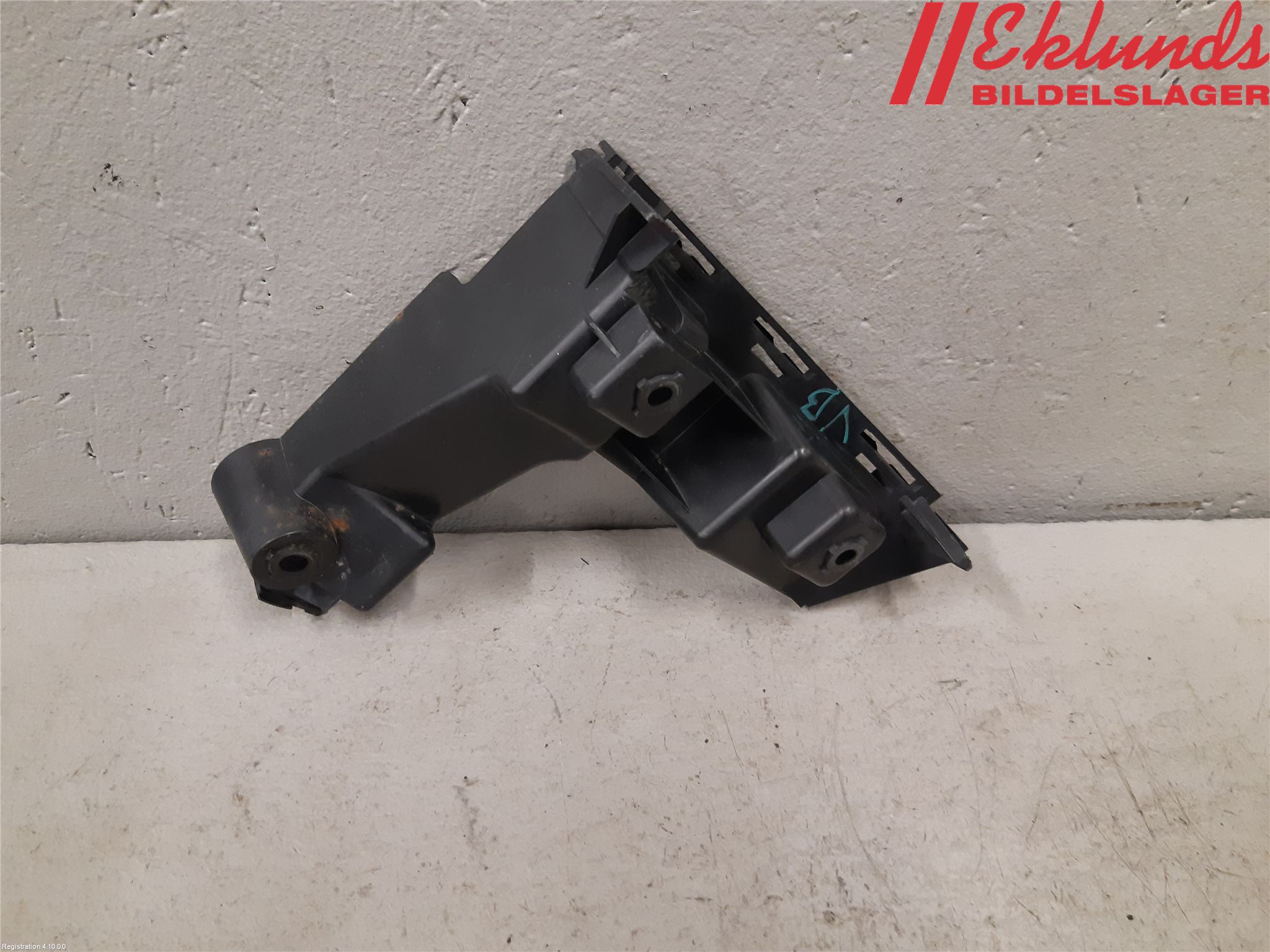 Volvo V70 14-16 Stötfångarfäste Bak Vä