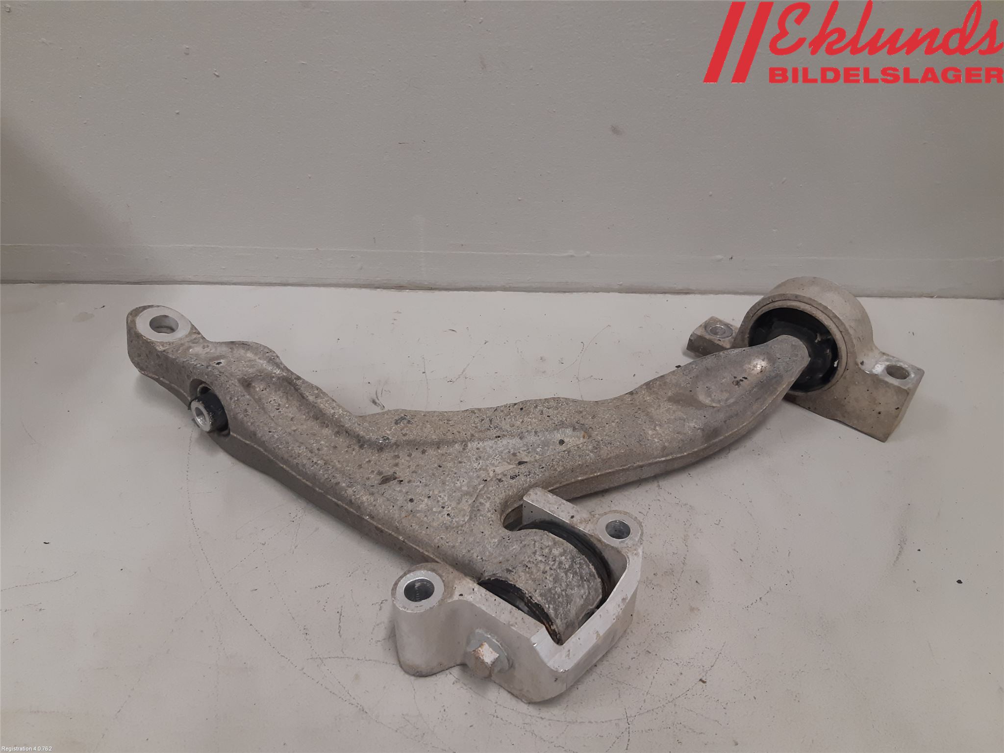 Volvo V90 17->> Bärarm Fram Undre Hö