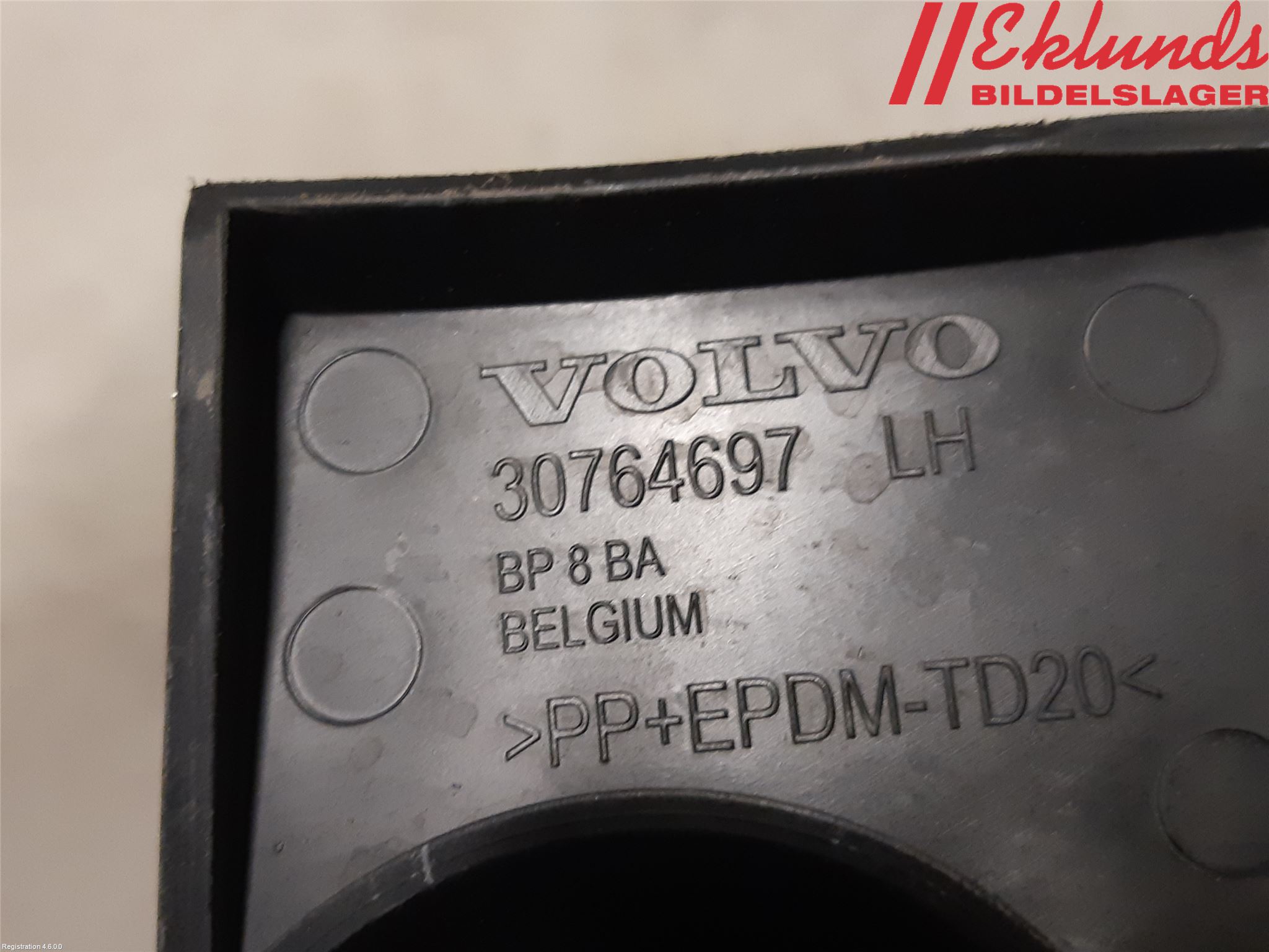 Volvo XC60 09-13 Stötfångarfäste Bak Vä