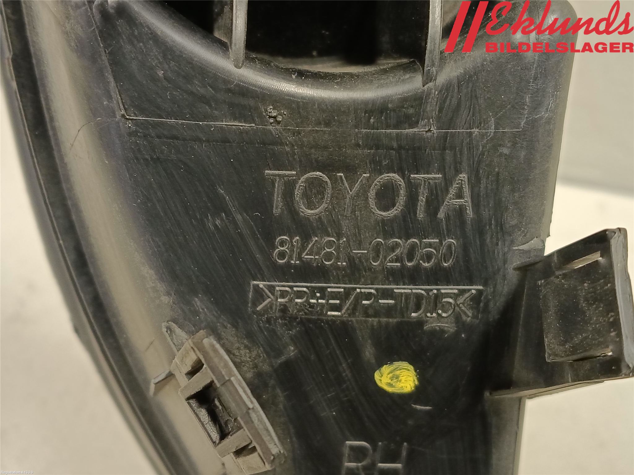 Toyota AURIS 10-12 Dimljussarg Fram
