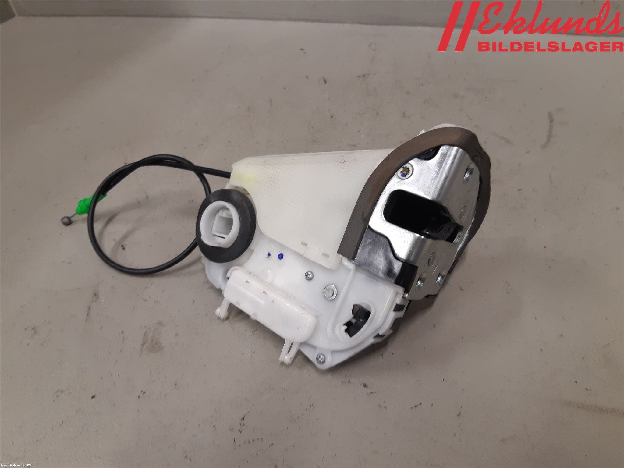 Toyota YARIS XP130 12-14 Låskista-Dörrlås