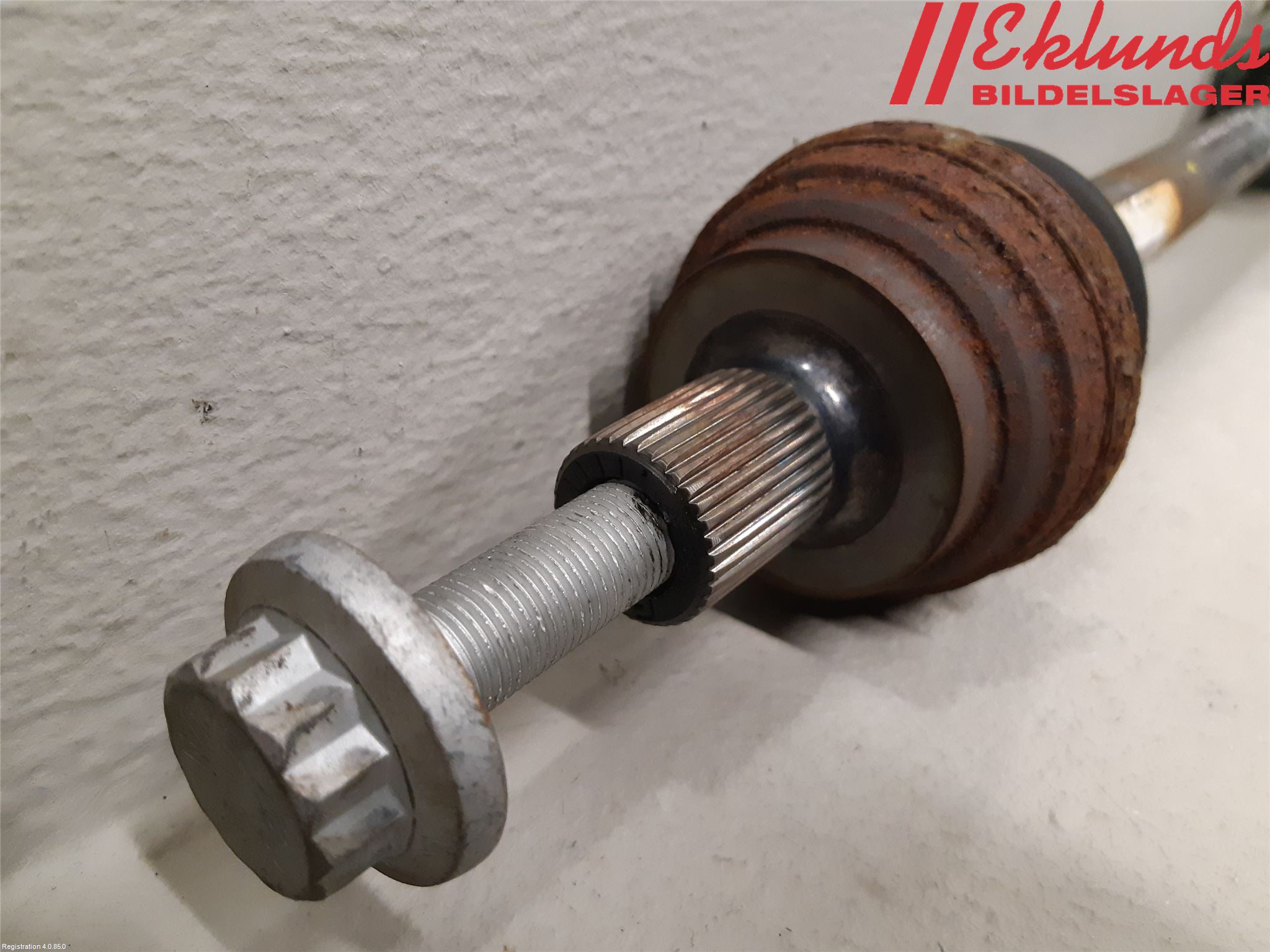 Volkswagen VW PASSAT 15-19 Drivaxel Bak Höger