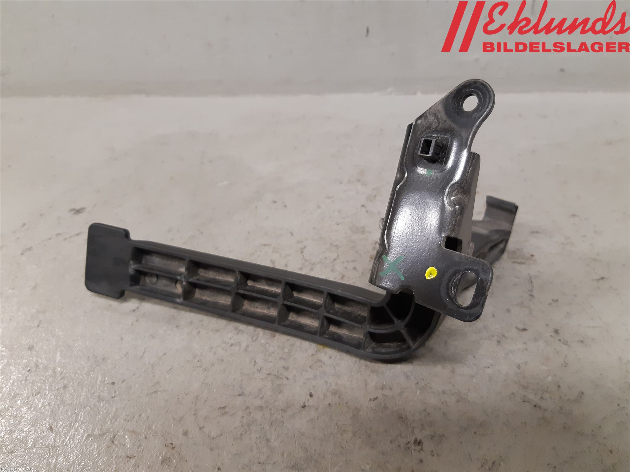 Peugeot 3008 17-24 Huvlås