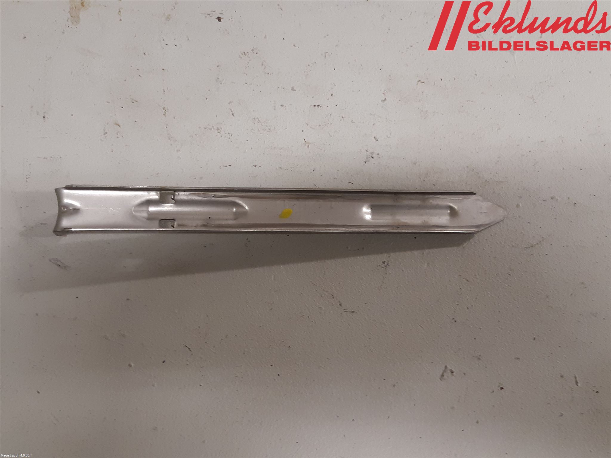 Volvo V70 08-13 Strålkast Fästsarg