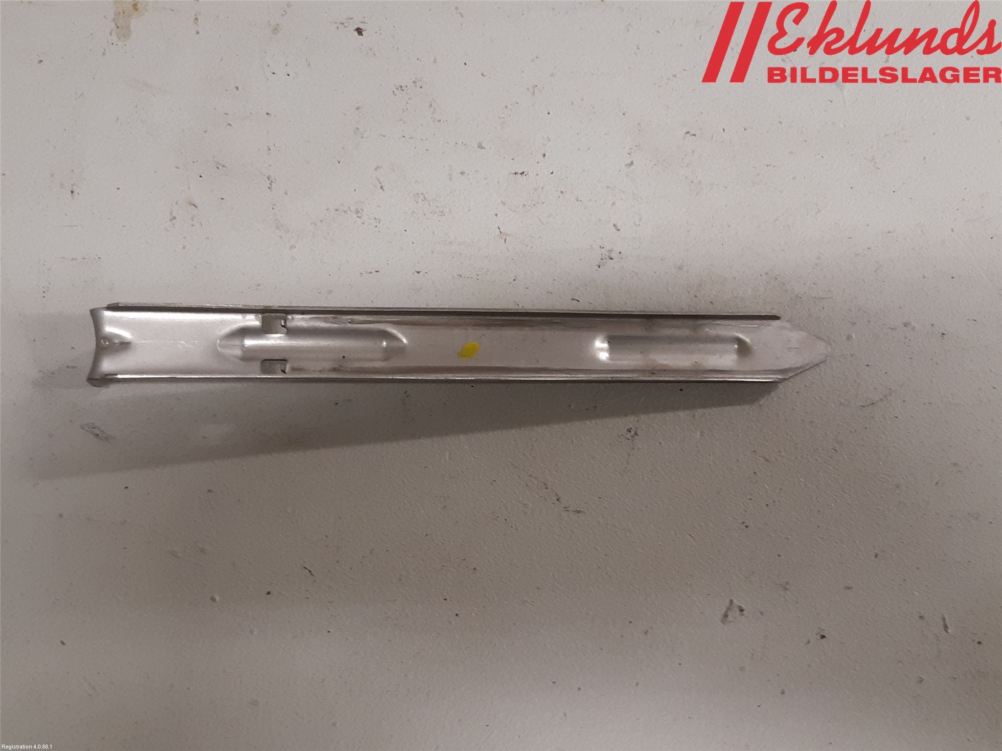 Volvo V70 08-13 Strålkast Fästsarg