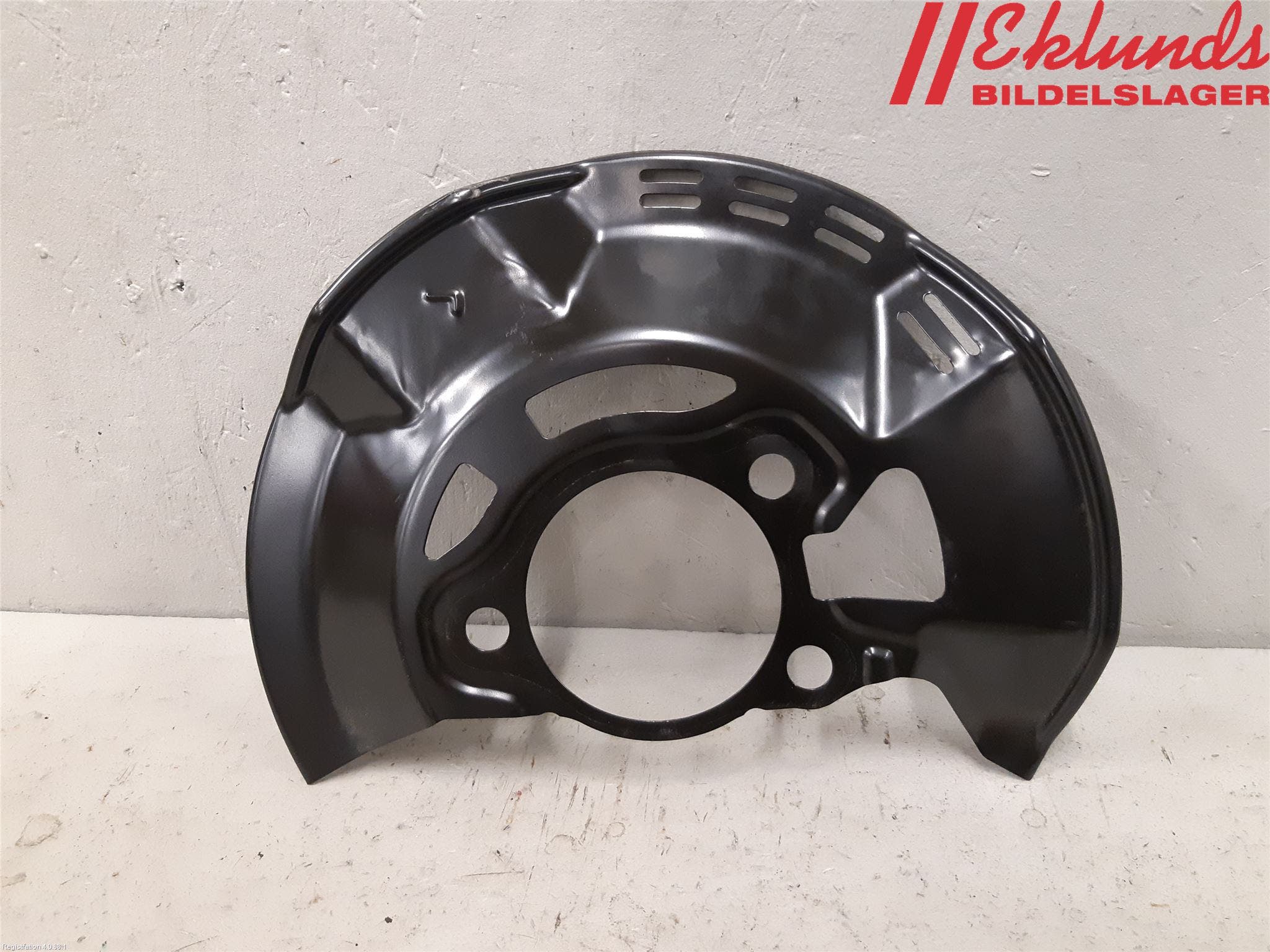 Toyota YARIS XP21 20- Bromssköld Fram