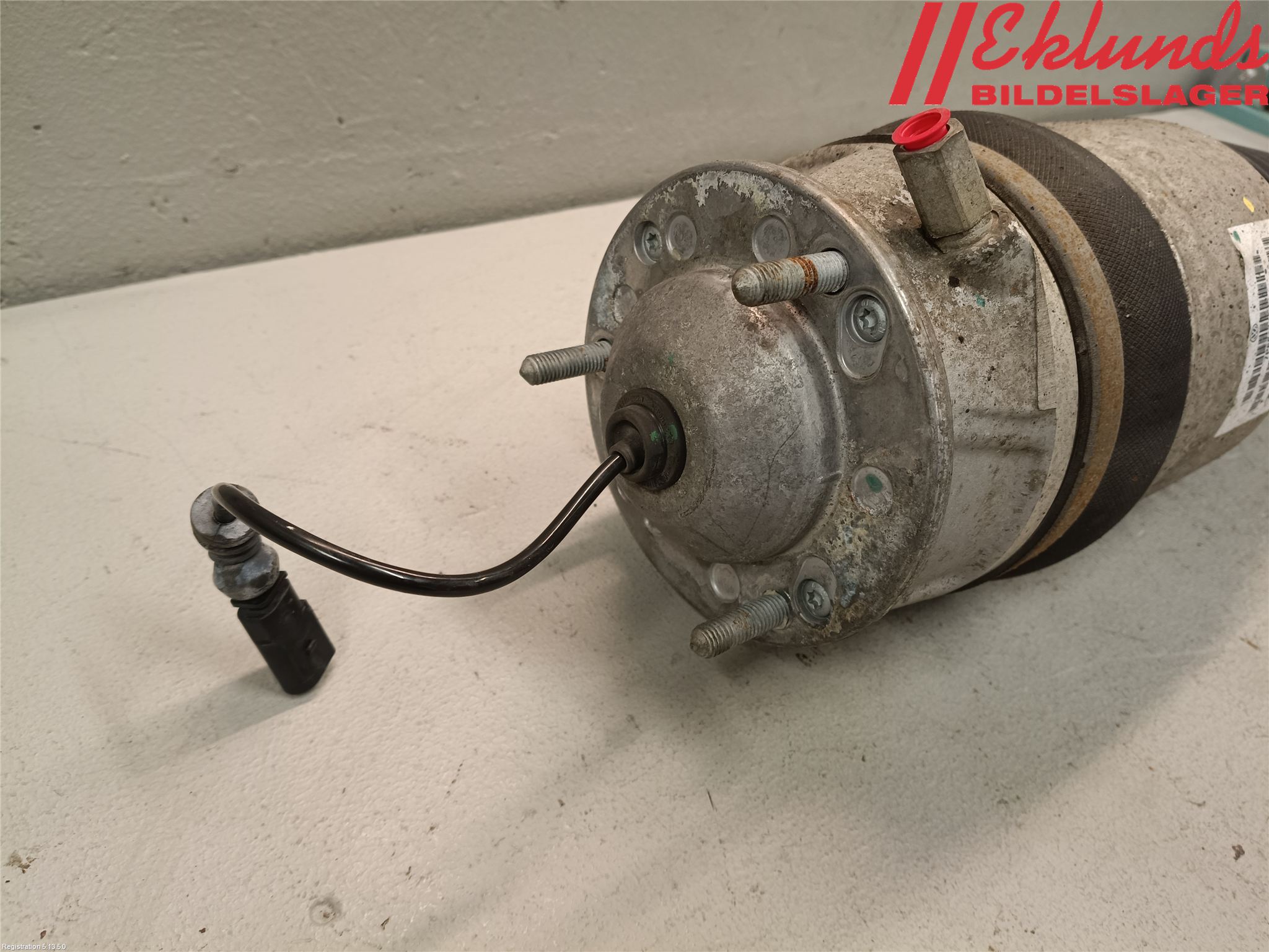 Volkswagen VW TOUAREG 7P 11-18 Fjäderben Fram Höger