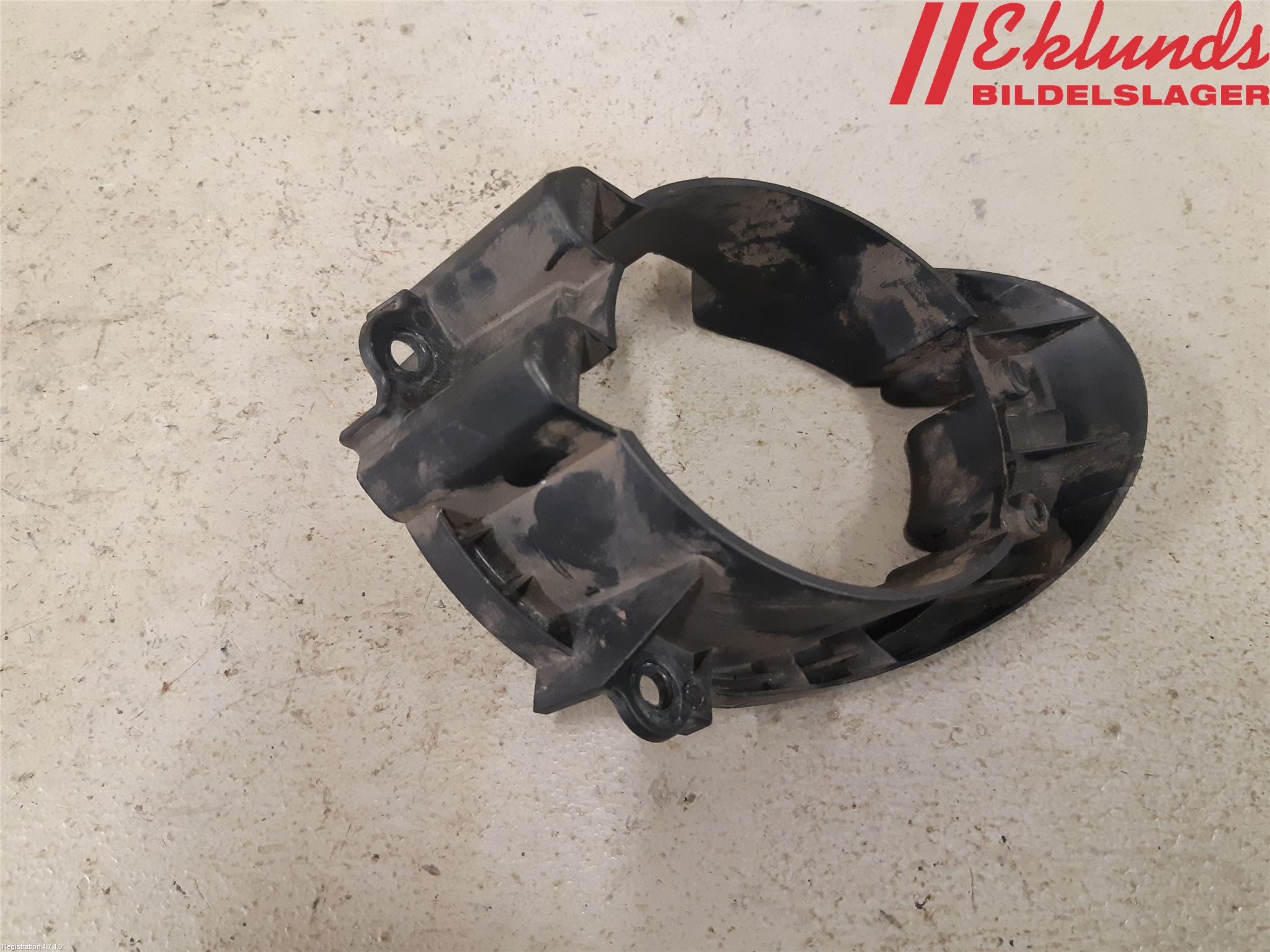 Toyota AVENSIS 09-15 Dimljussarg Fram