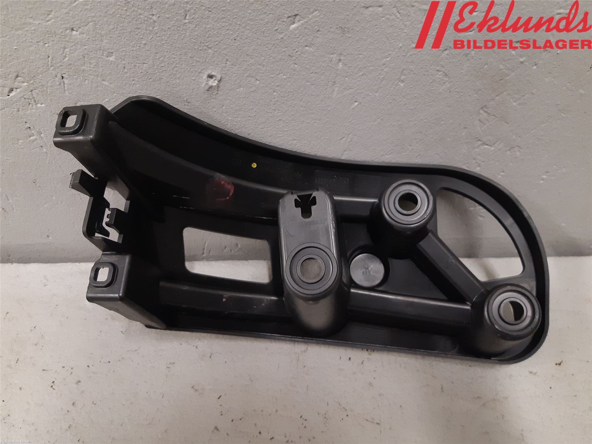 Peugeot 2008/E-2008 20- Stötfångarfäste Bak Vä