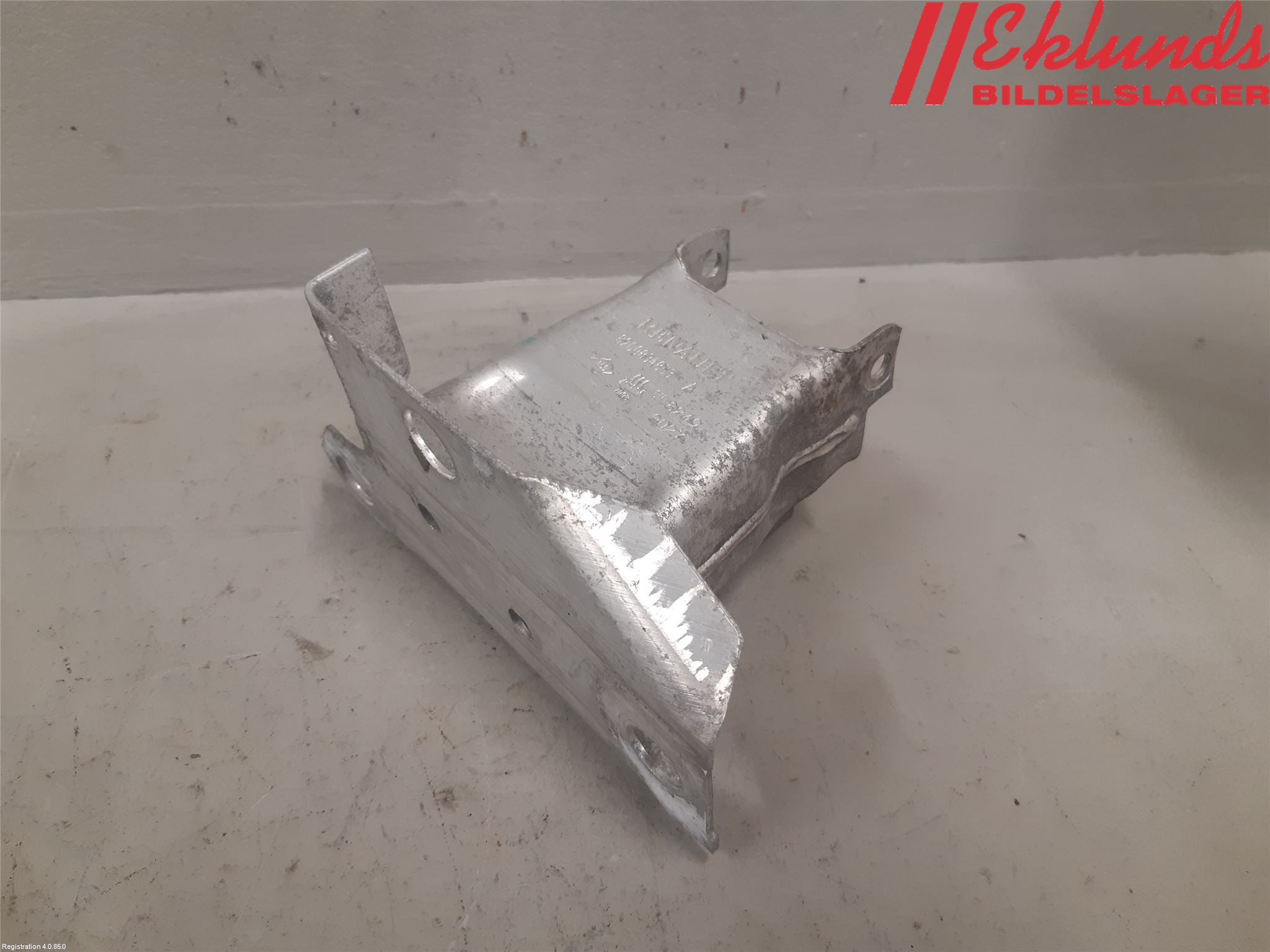 Renault CLIO III  09-12 Stötfångarbärjärn Fram