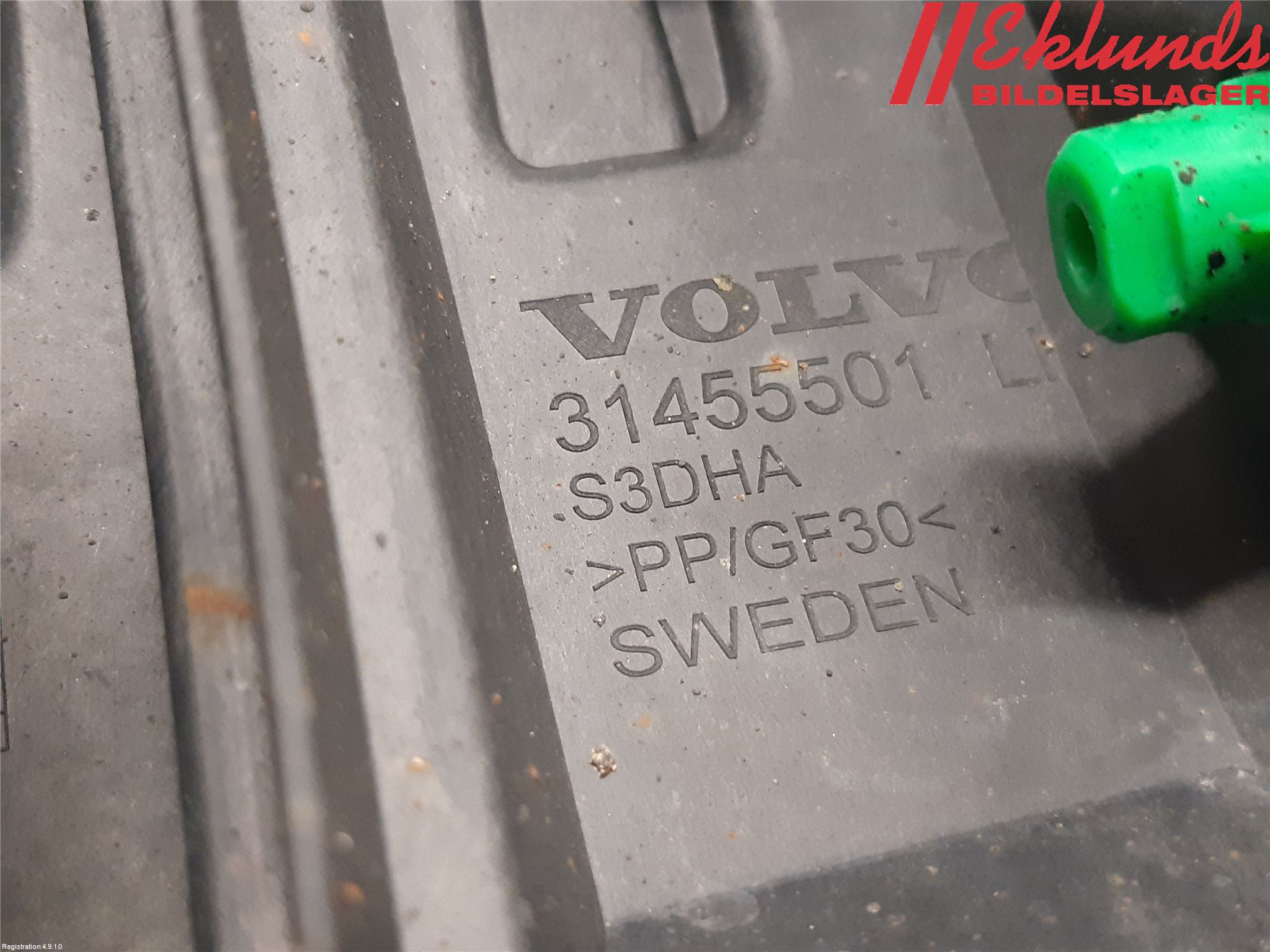 Volvo V60 CROSS COUNTRY 19- Stötfångarfäste Bak Vä
