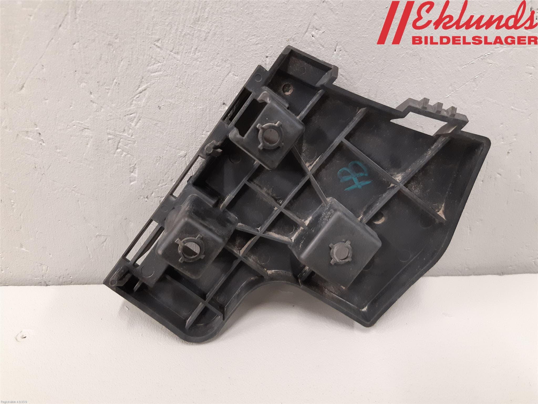 Volvo V60 11-13 Stötfångarfäste Bak Hö