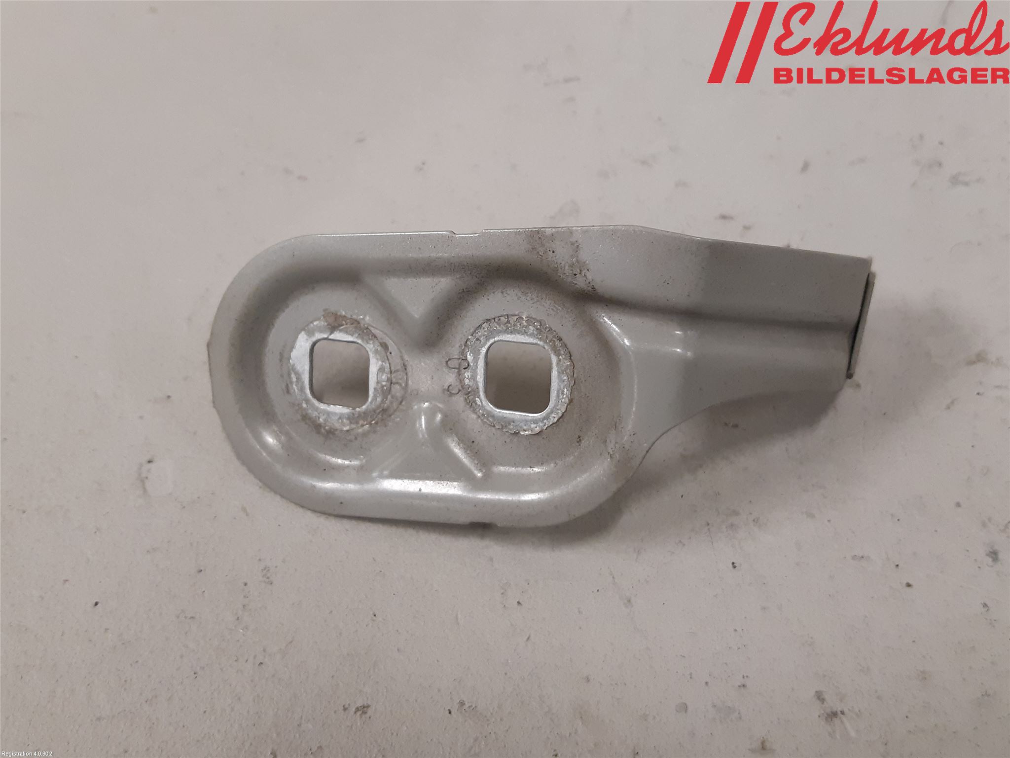 BMW 5 F10/F11/F18 09-17 Skärmfäste Fram Hö