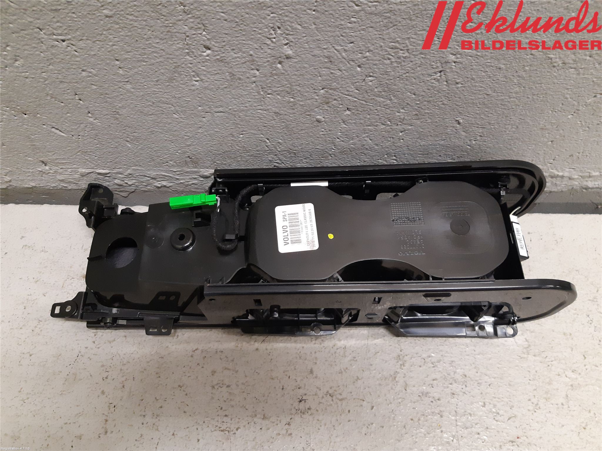 Volvo XC90/RECHARGE 16- Mugghållare