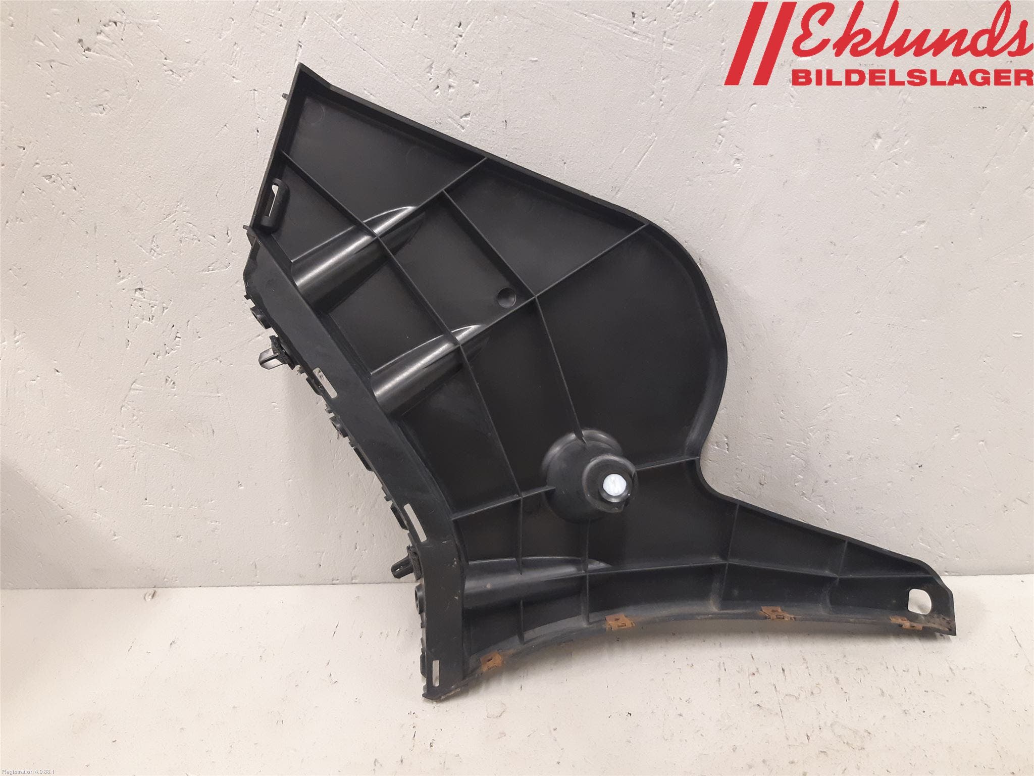 Volvo V60 11-13 Stötfångarfäste Bak Hö