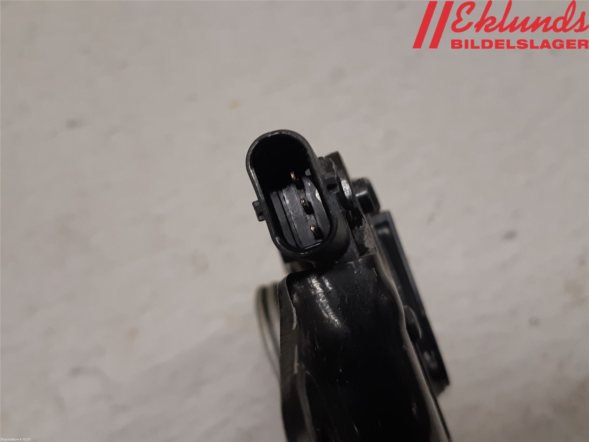 Tesla MODEL 3 17- Huvlås