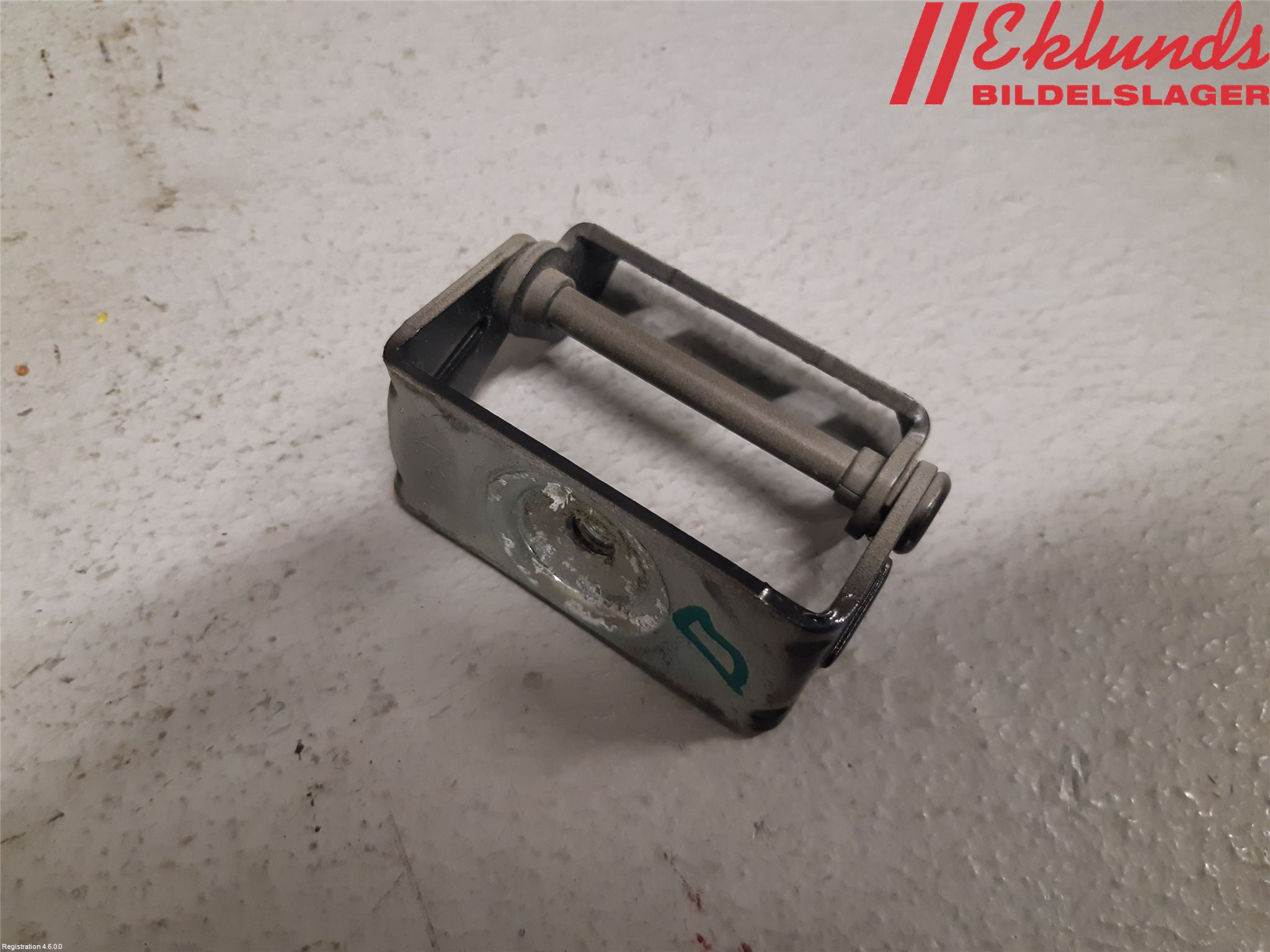 Fiat 500e 20- Bakluckegångjärn Hö