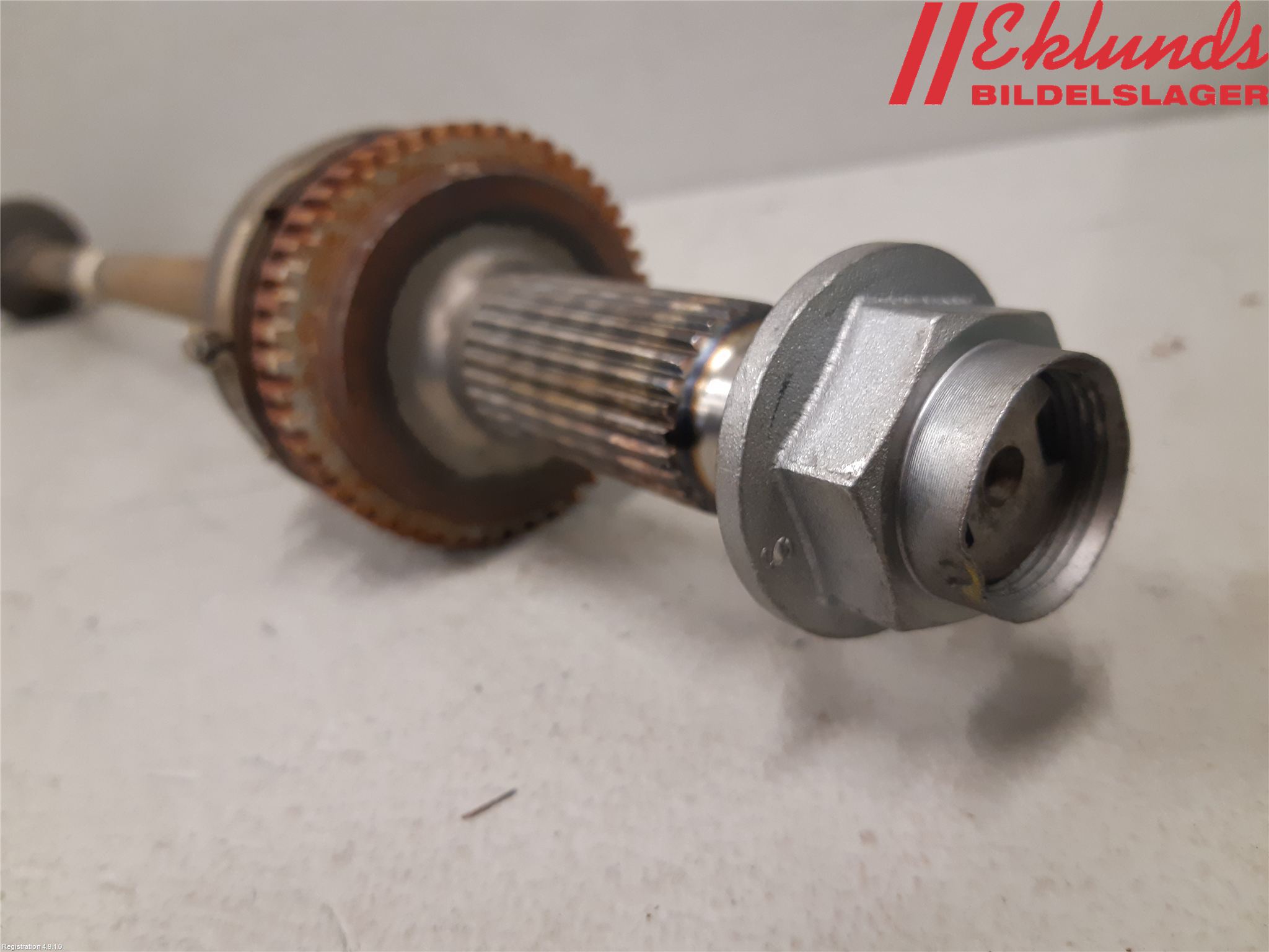 Kia SPORTAGE (QL) 16-21 Drivaxel Bak Höger