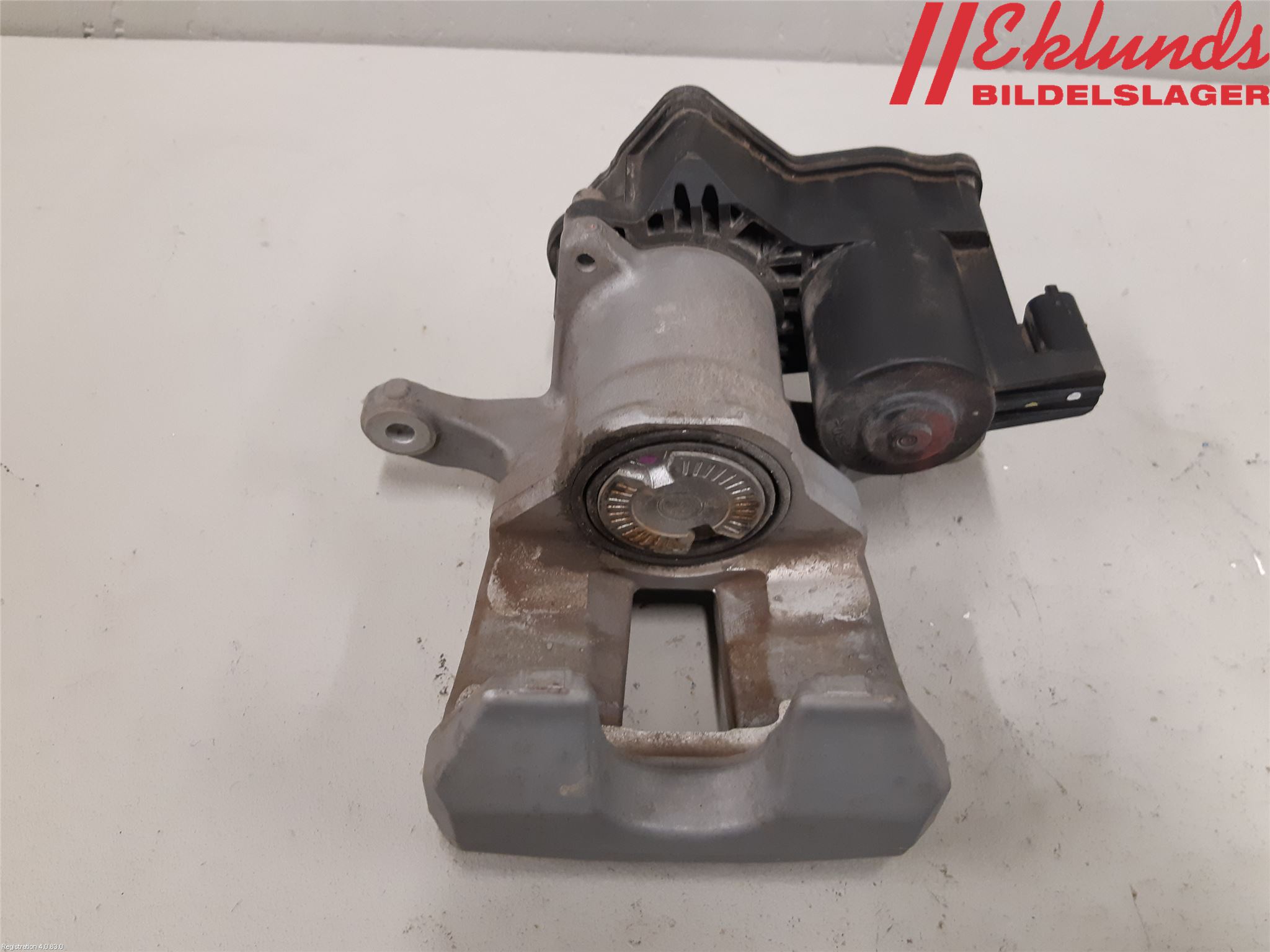 Tesla MODEL Y 21- Bromsok Bak Vänster