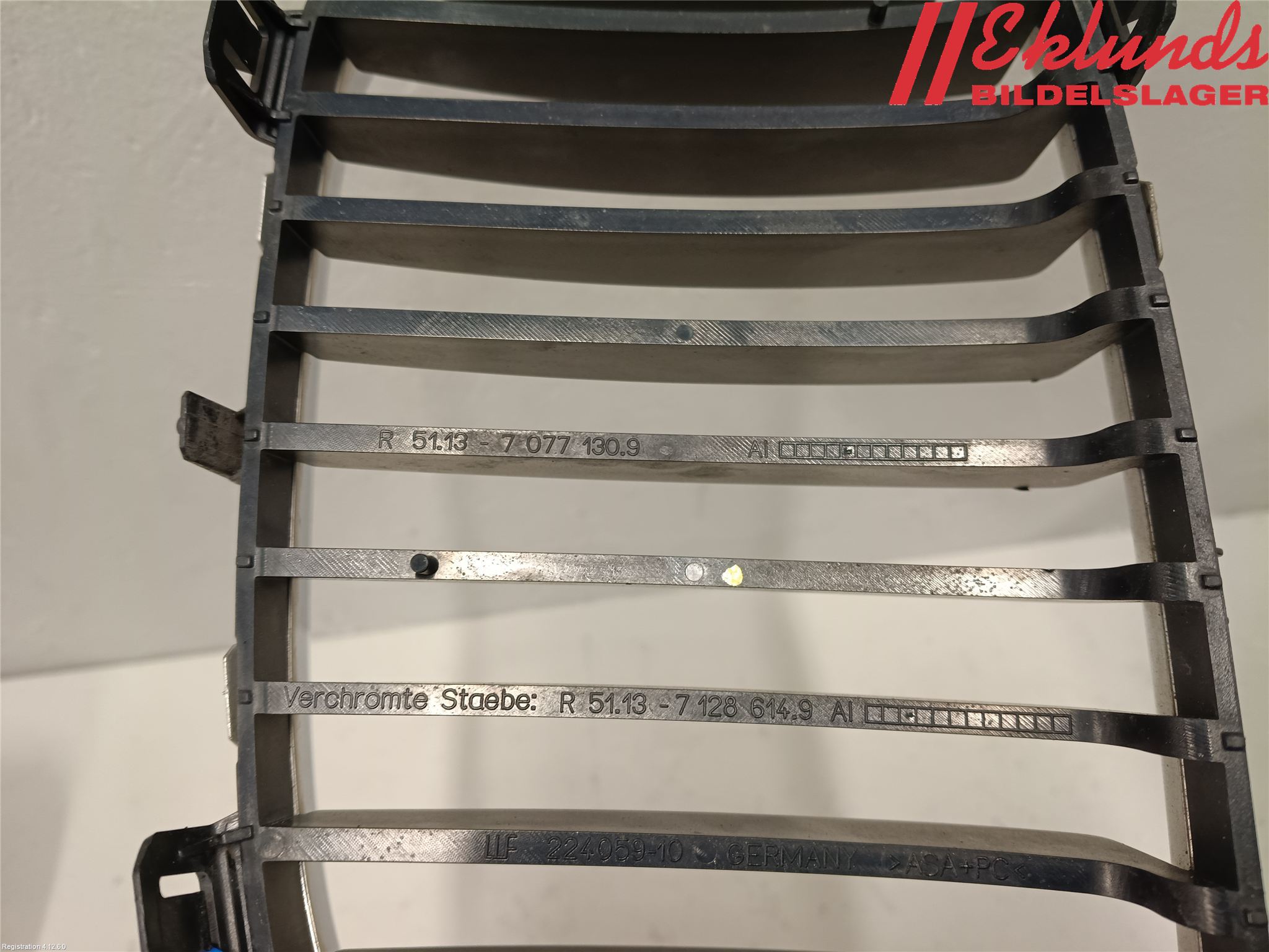 BMW 1 E87/81 5D/3D 03-11 Grilldel Höger