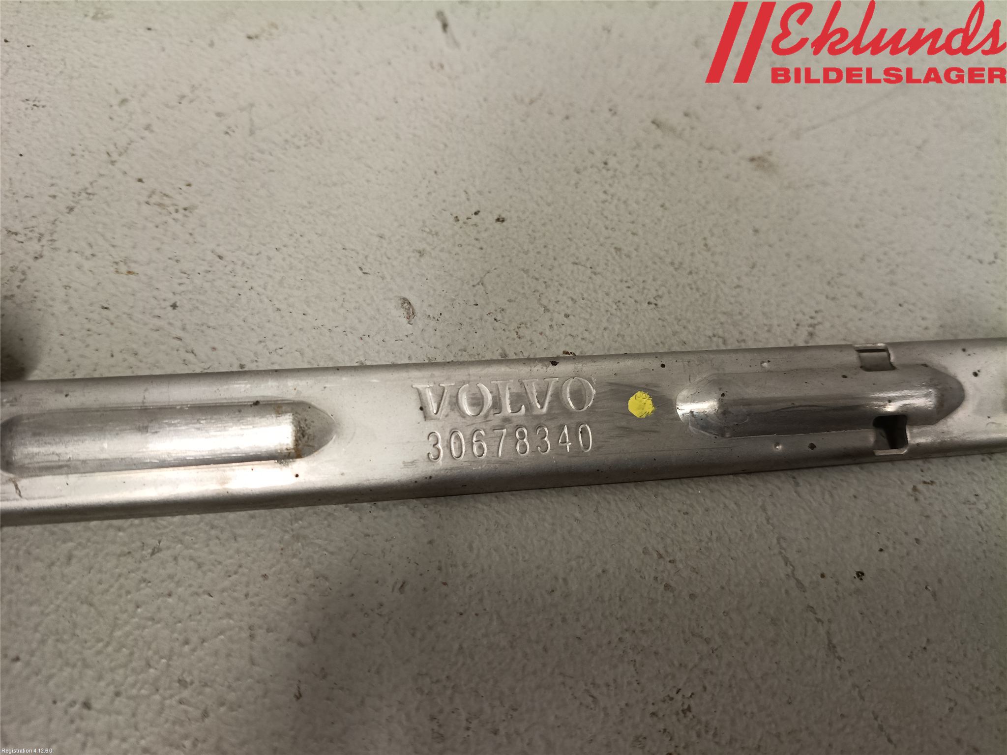 Volvo V70 08-13 Strålkast Fästsarg