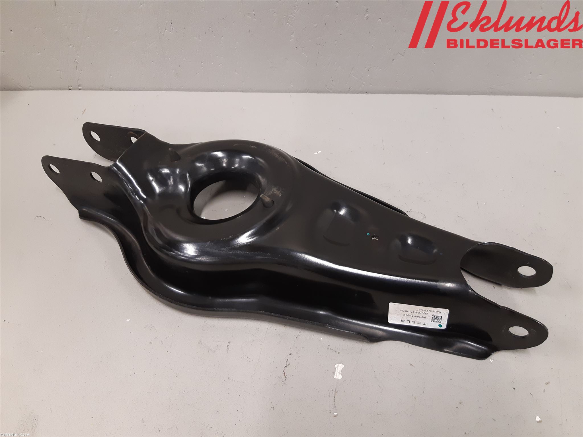 Tesla MODEL Y 21- Bärarm Bak Vänster