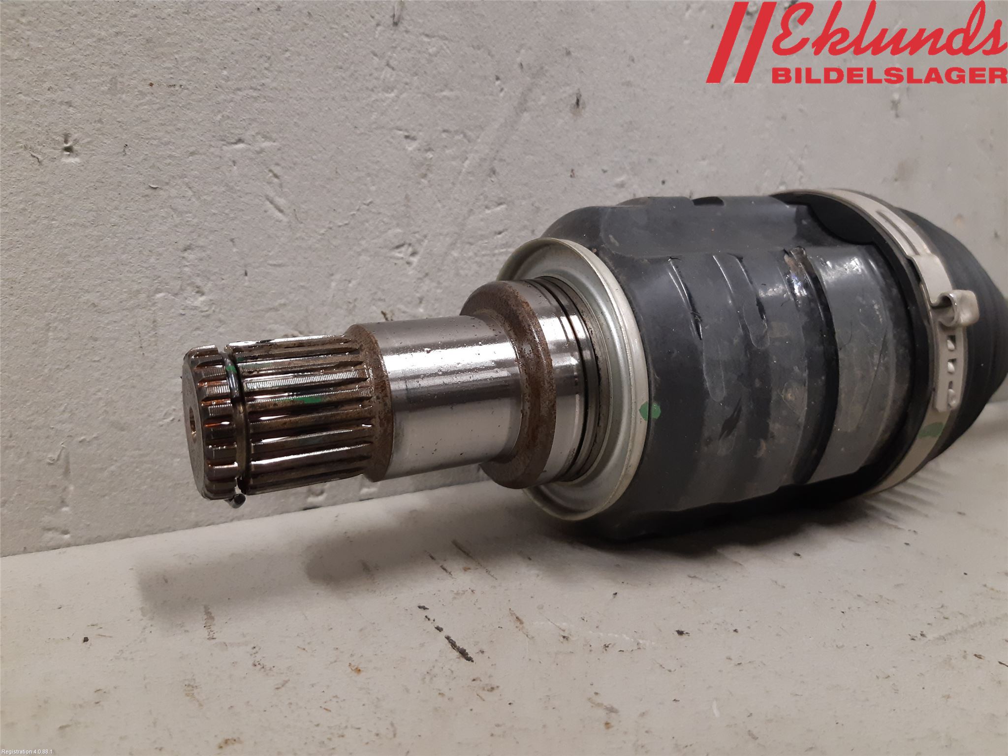 Toyota C-HR 16-23 Drivaxel Fram Vänster