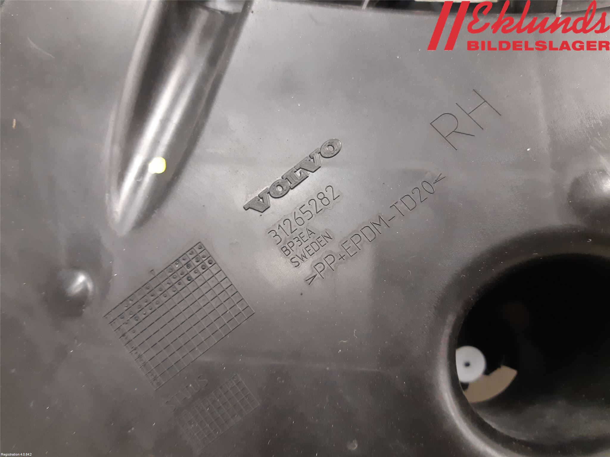 Volvo V60 11-13 Stötfångarfäste Bak Hö