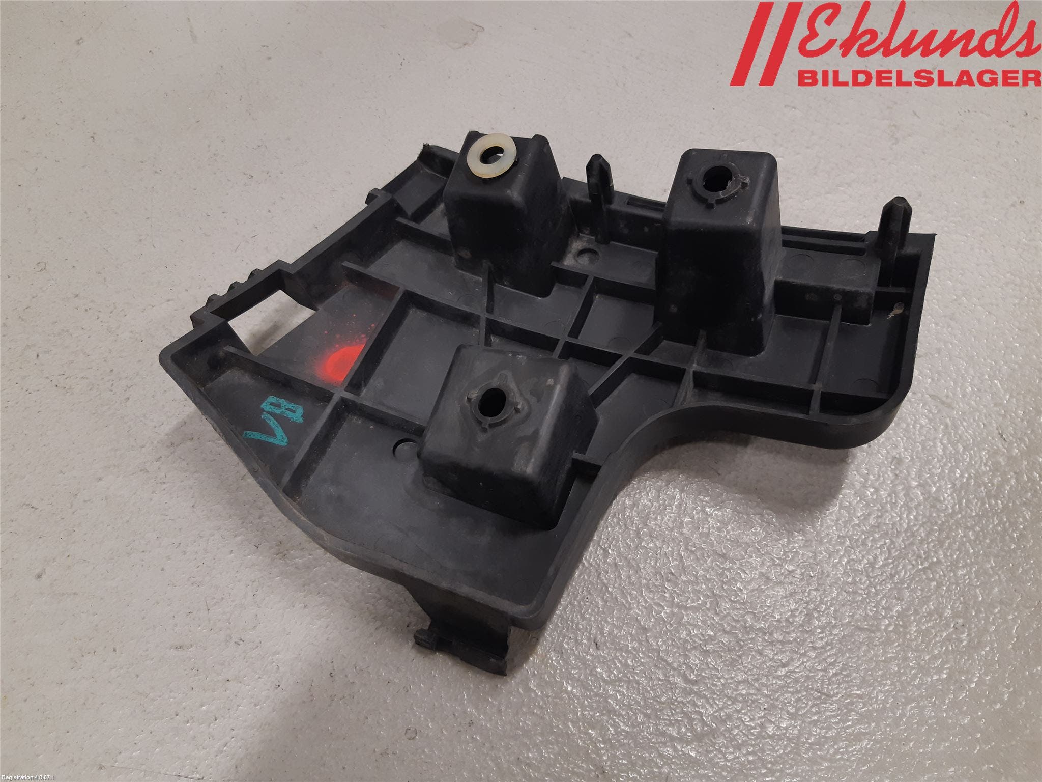 Volvo V60 11-13 Stötfångarfäste Bak Vä