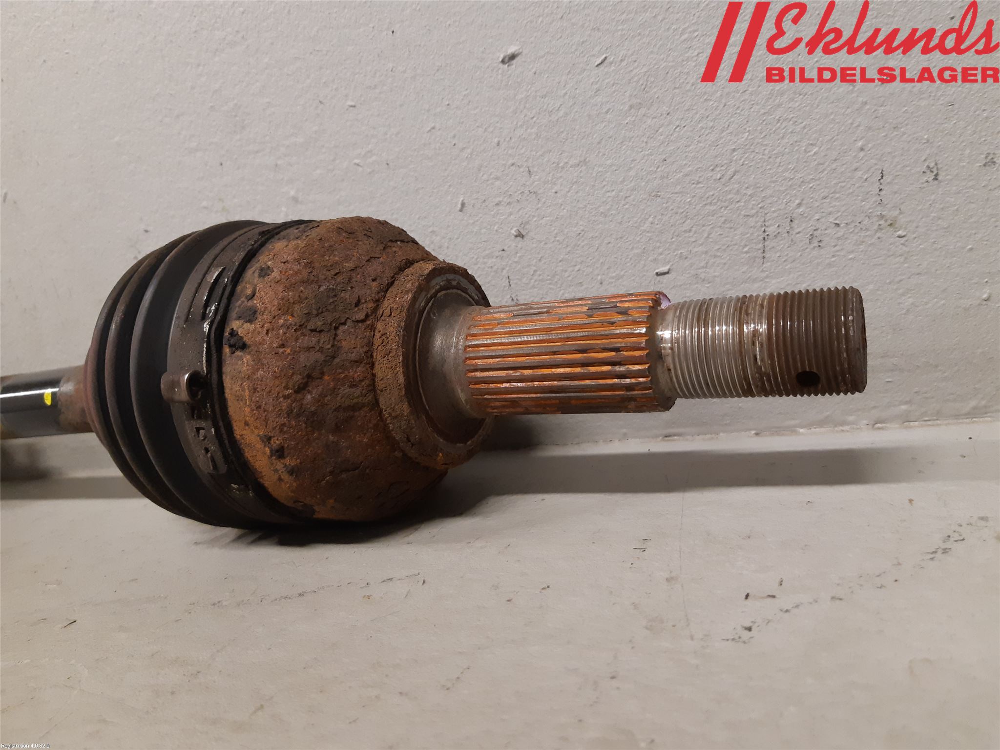 Nissan QASHQAI+2  08-10 Drivaxel Fram Vänster