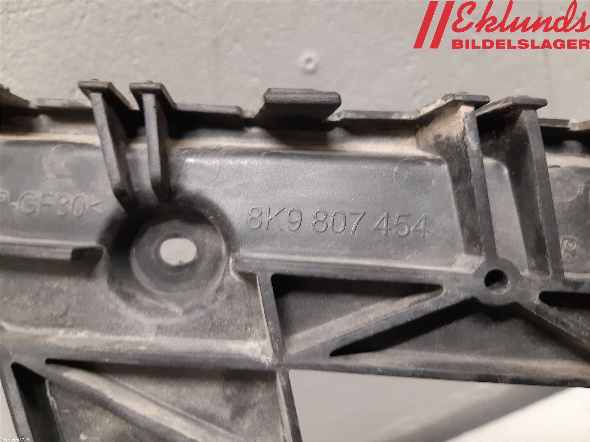 Audi A4/S4 08-11 Stötfångarfäste Bak Hö