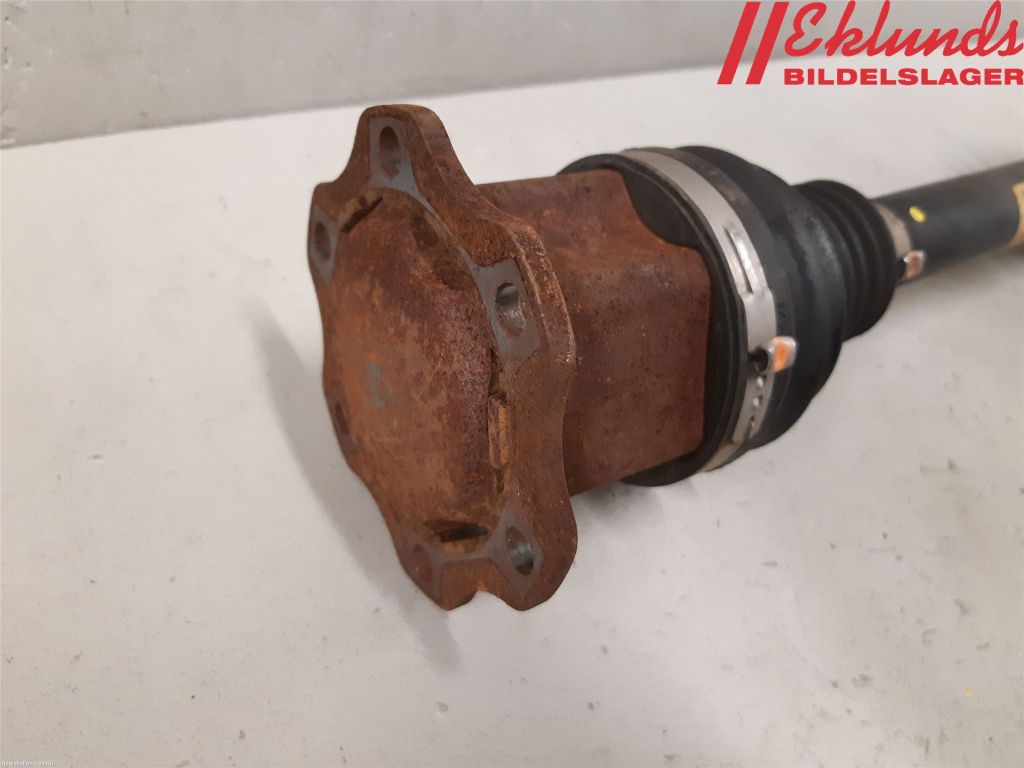 Audi A4/S4 08-11 Drivaxel Fram Vänster