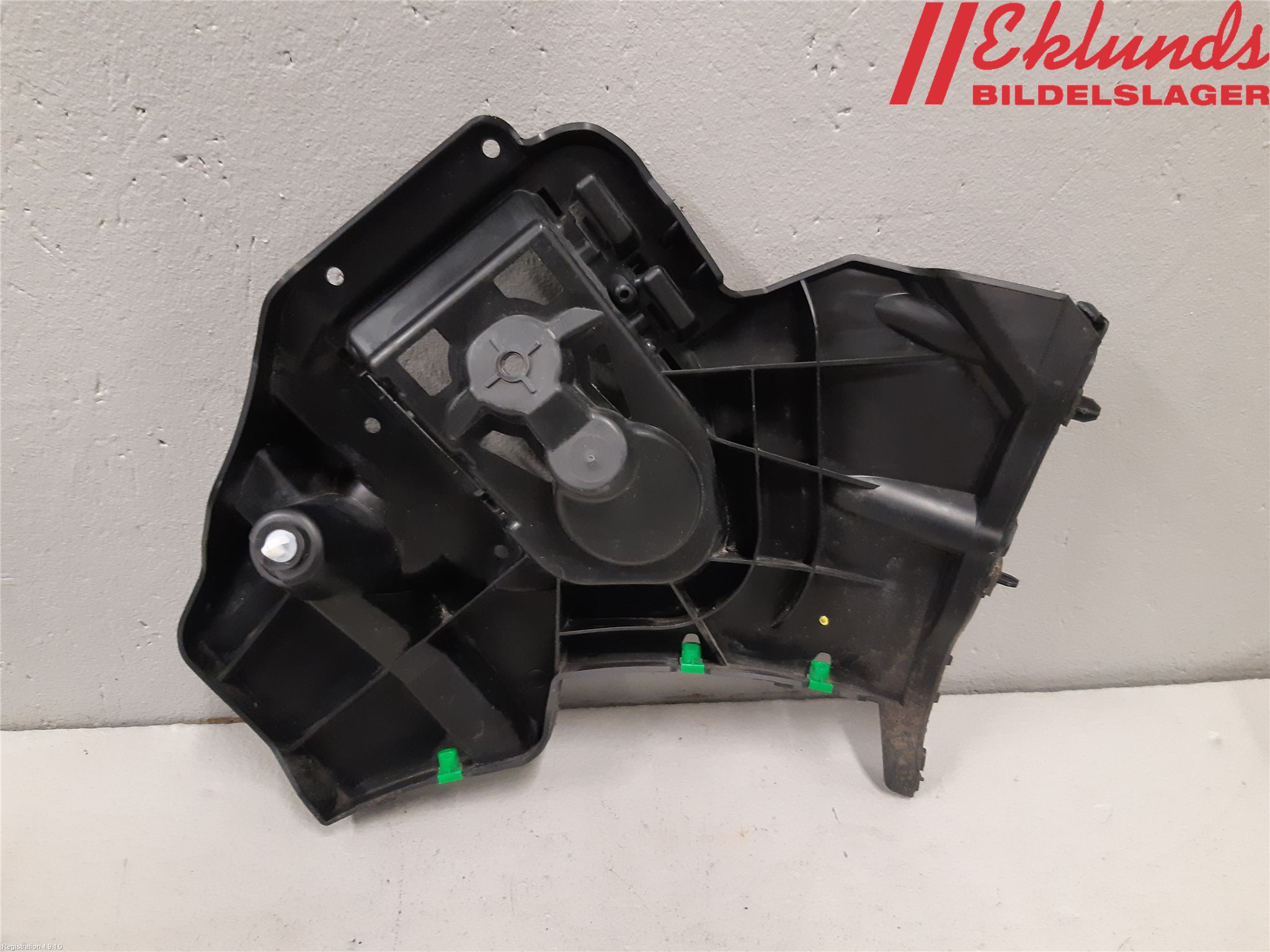 Volvo V40 12-19 Stötfångarfäste Bak Vä
