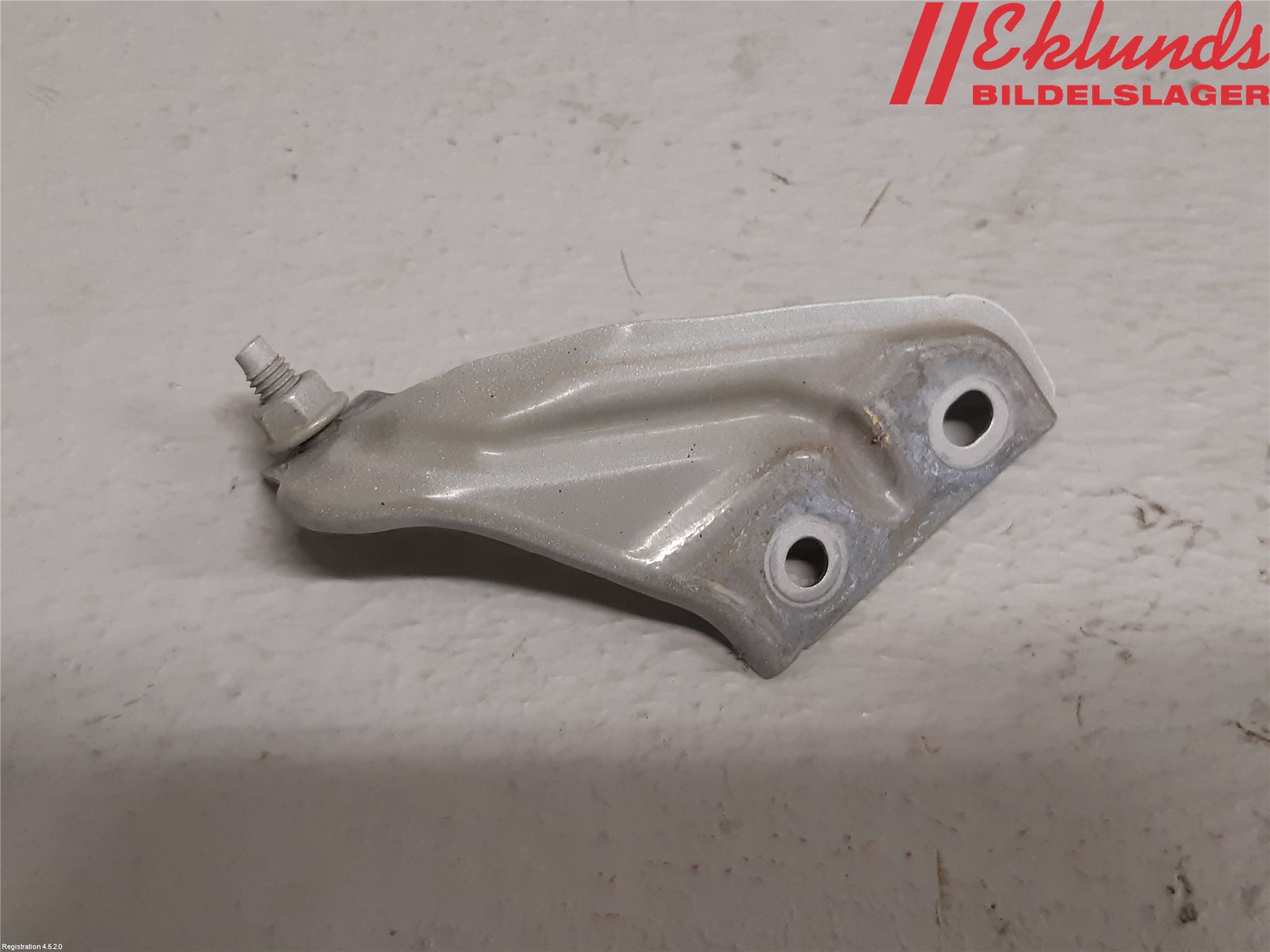 Subaru FORESTER SJ 13-18 Skärmfäste Fram Hö