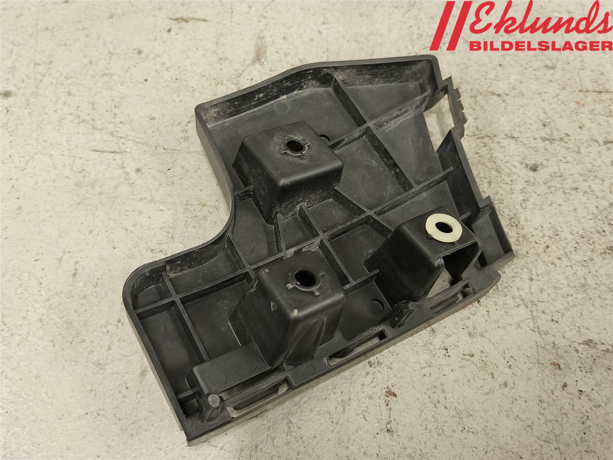 Volvo V60 11-13 Stötfångarfäste Bak Vä