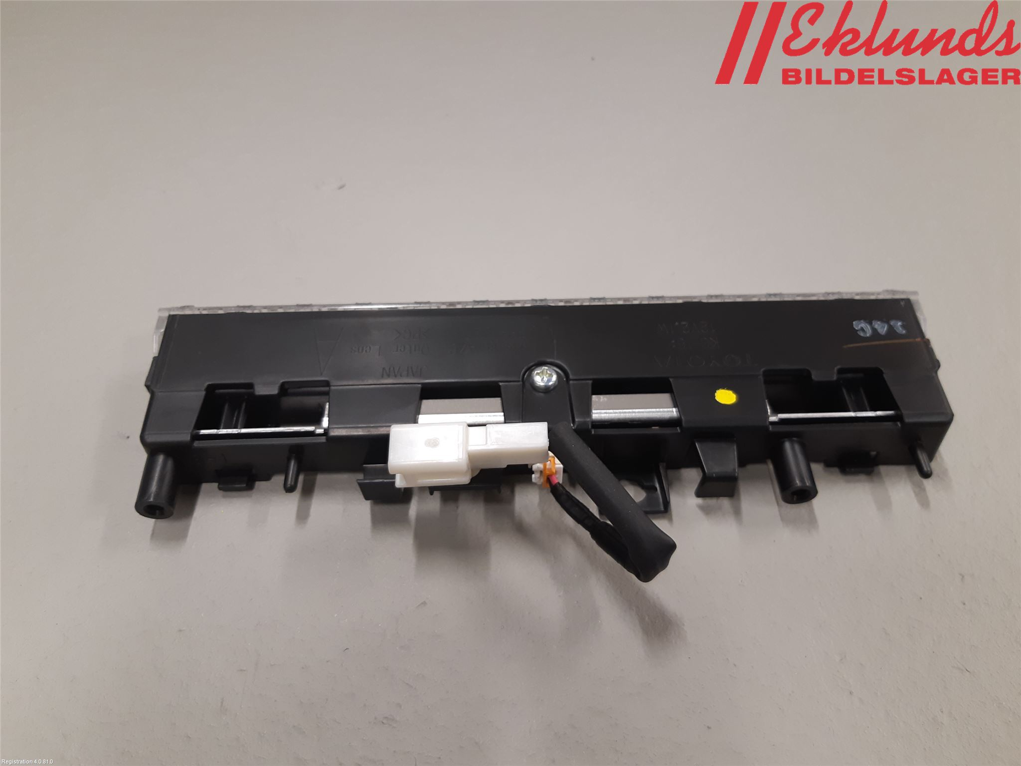 Toyota YARIS XP21 20- Bromsljus Bakruta