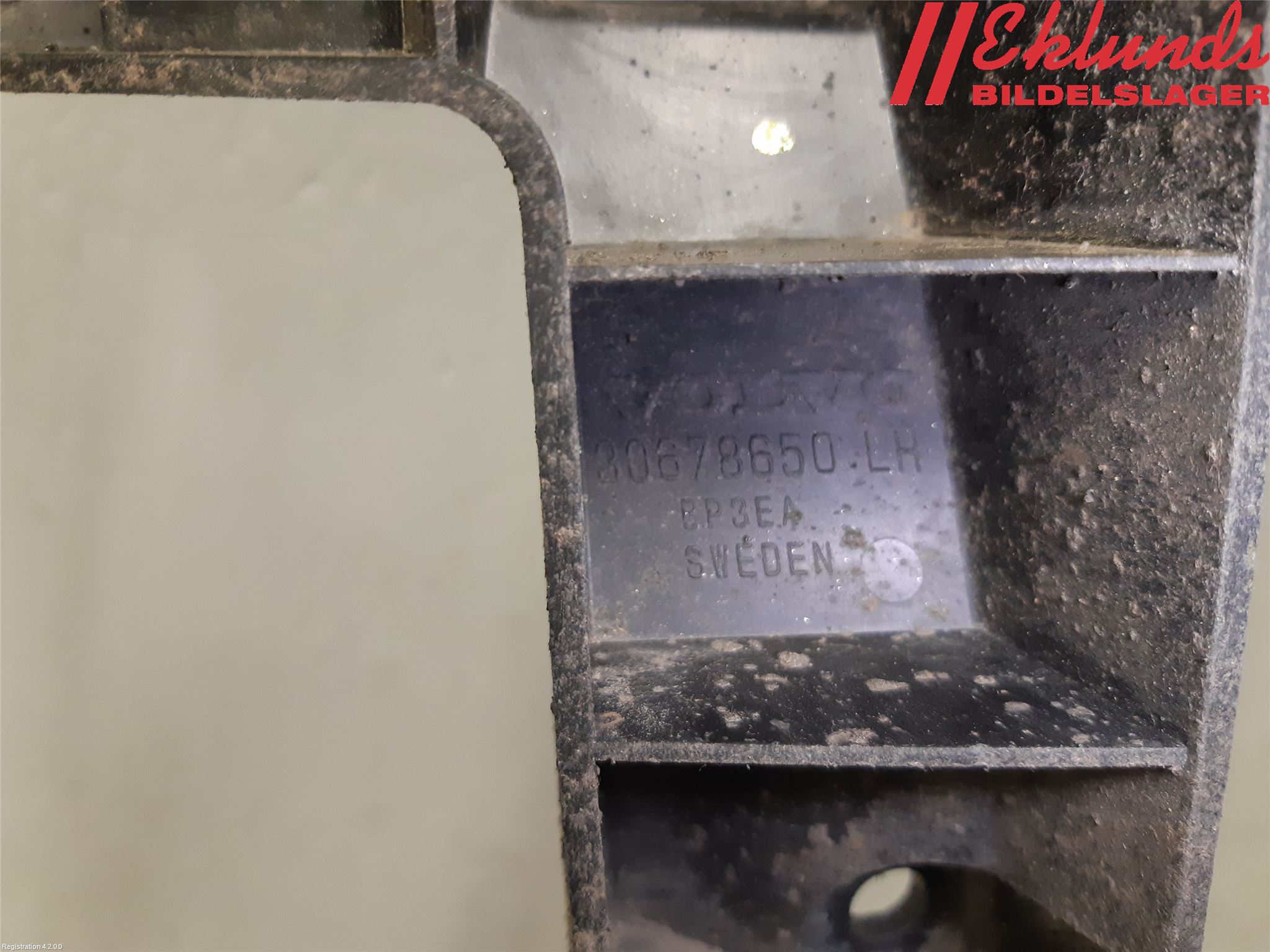 Volvo V70 08-13 Stötfångarfäste Bak Vä