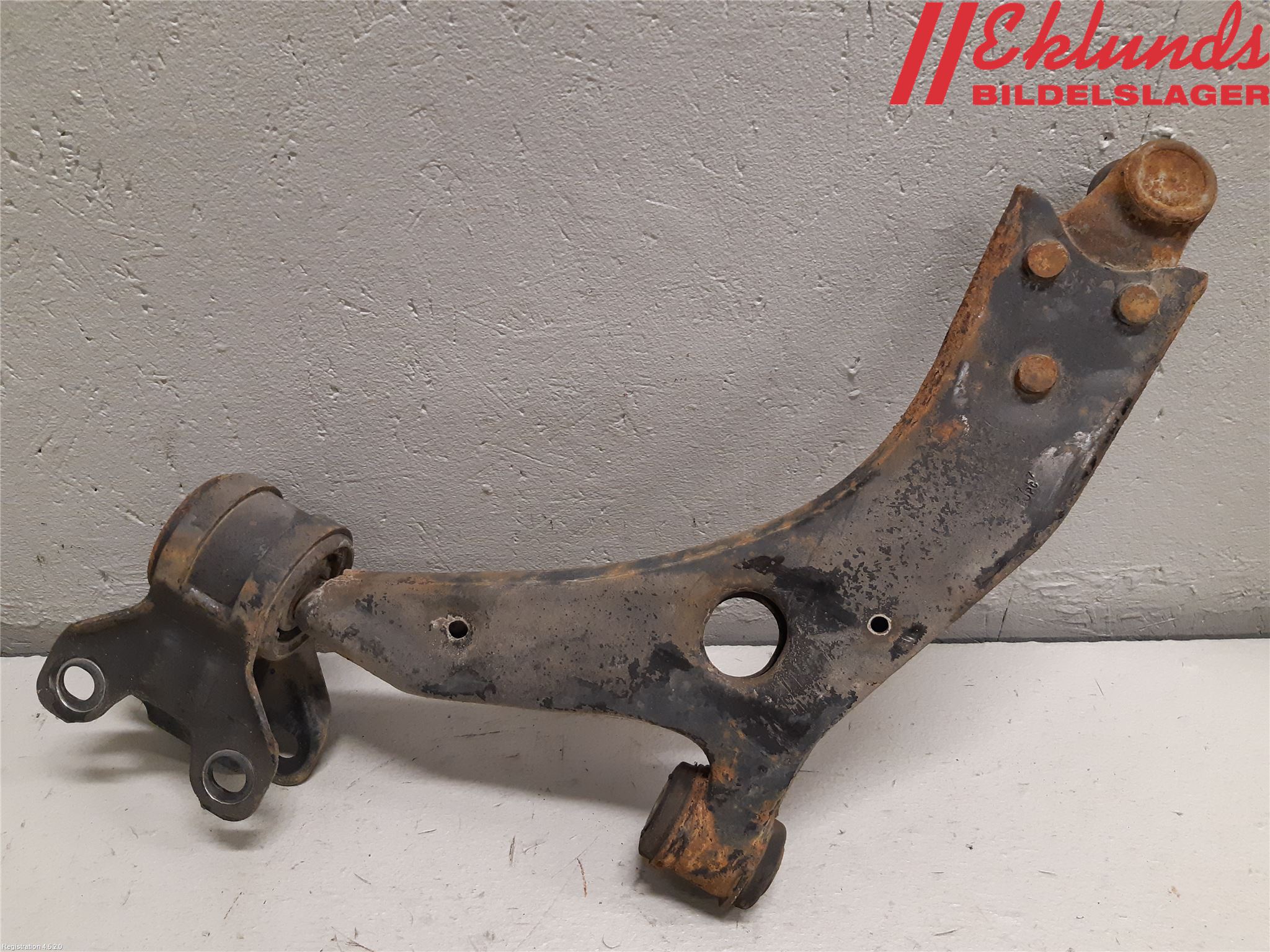 Volvo V40 12-19 Bärarm Fram Undre Hö