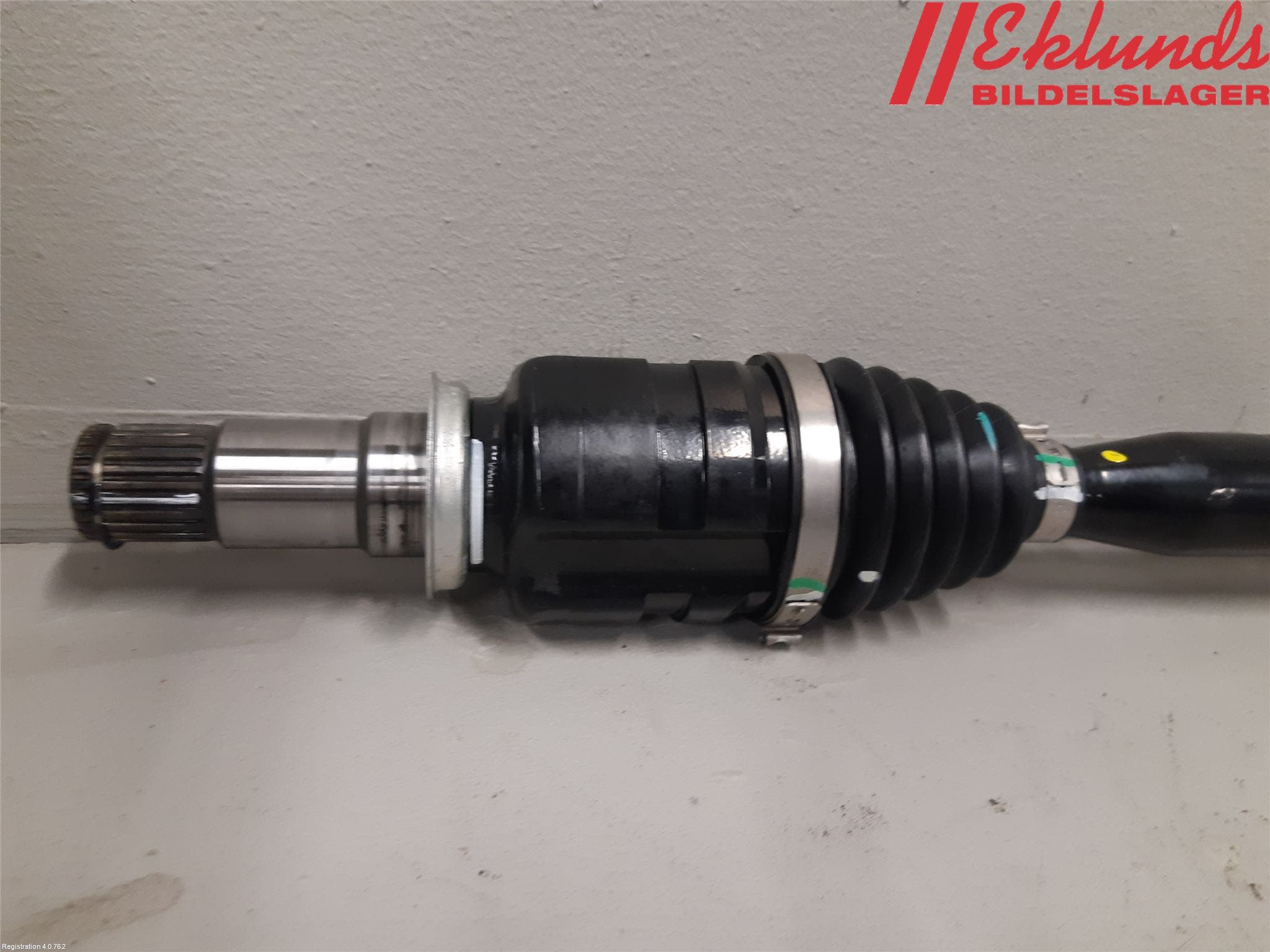 Toyota C-HR 16-23 Drivaxel Fram Höger