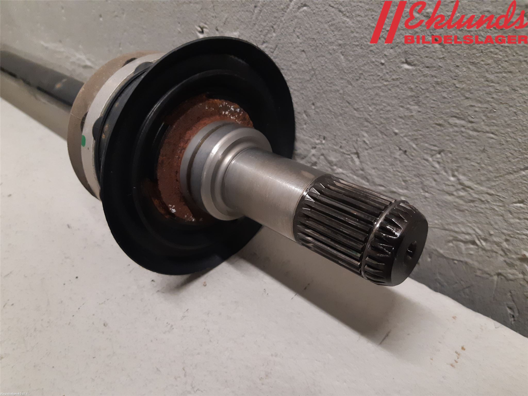 BMW 5 G30/G31/F90 17-23 Drivaxel Bak Vänster
