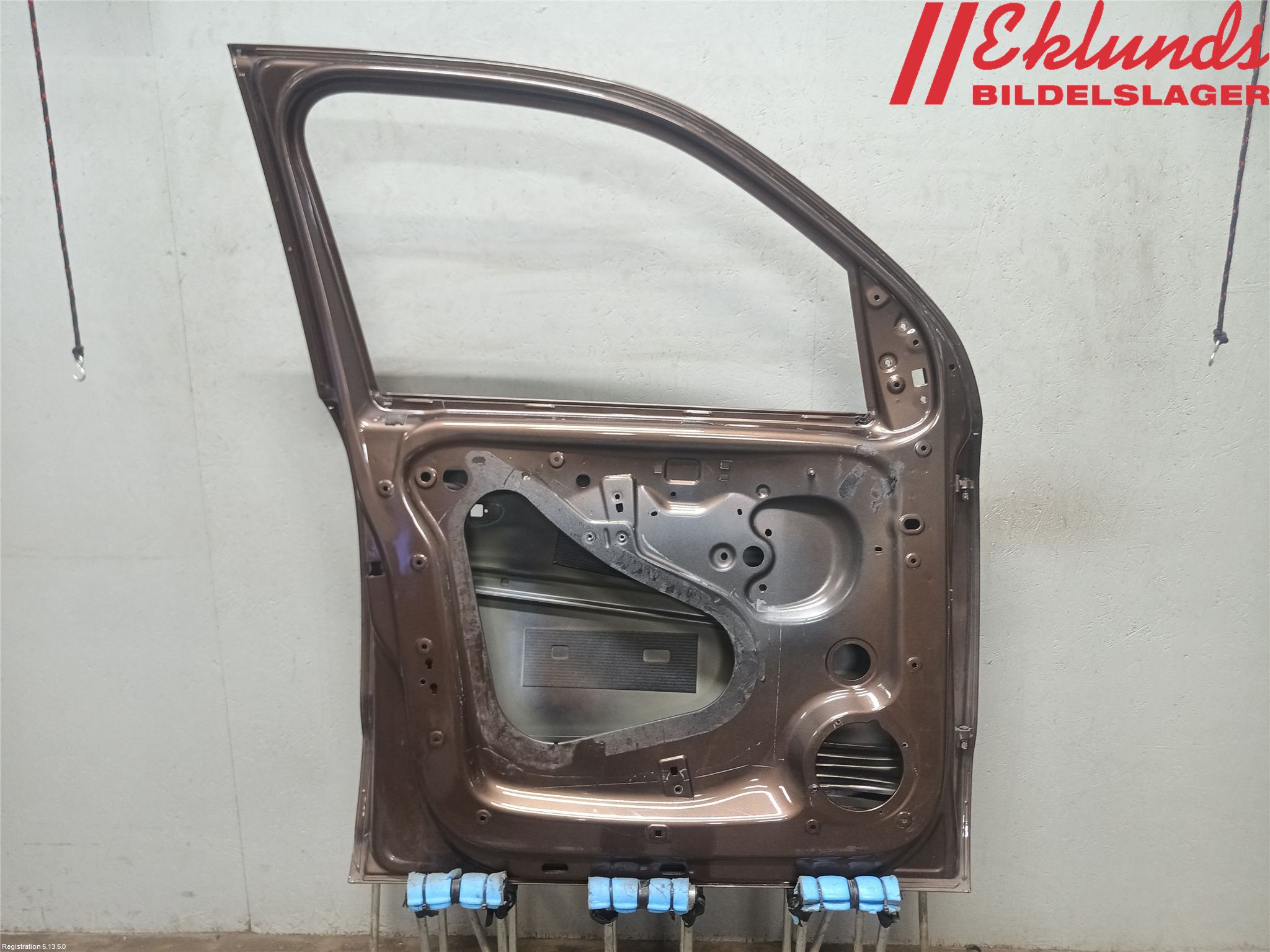 Volkswagen VW AMAROK 2H 10-22 Dörr Fram Vänster