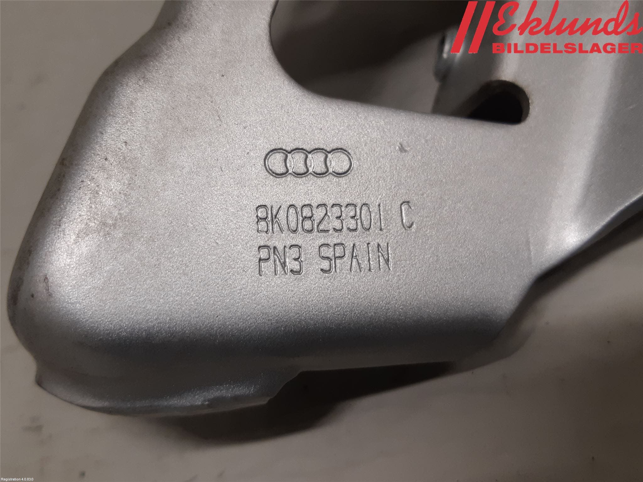 Audi A4/S4 08-11 Huvgångjärn