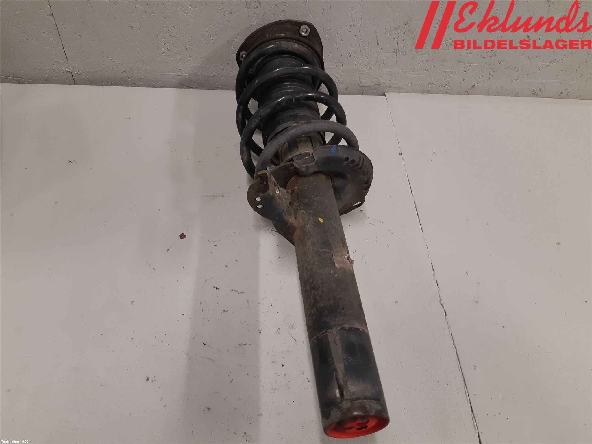 Volkswagen VW PASSAT 15-19 Fjäderben Fram Vänster