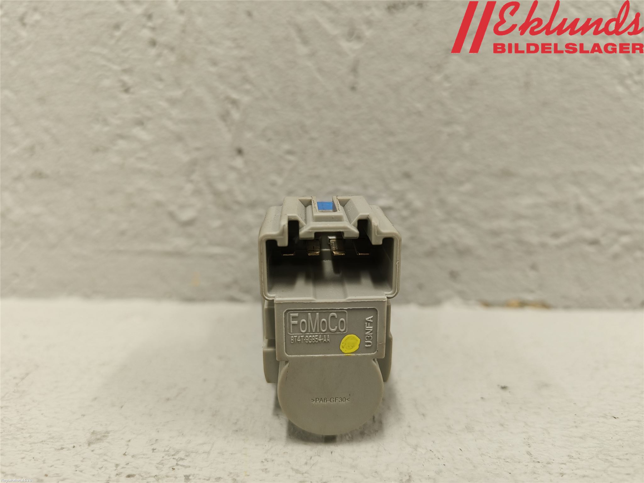 Ford TRANSIT/TOURNEO CONNECT 13-22 Bromsljuskontakt