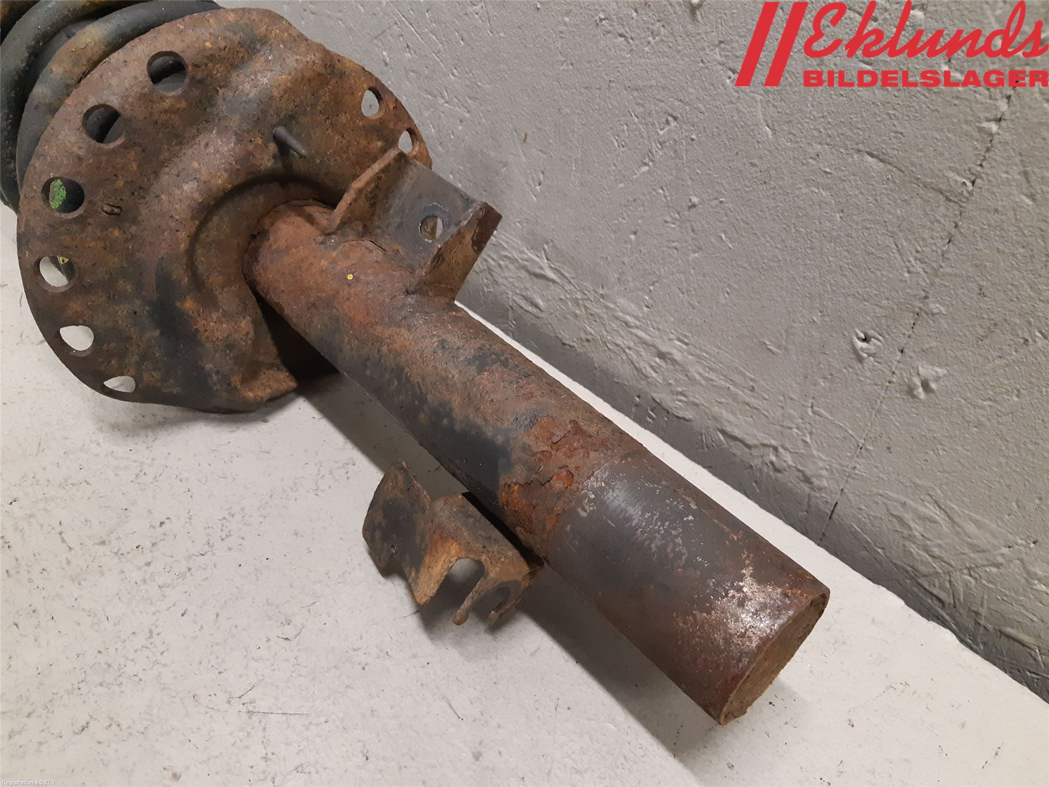 Volvo V70 08-13 Fjäderben Fram Vänster